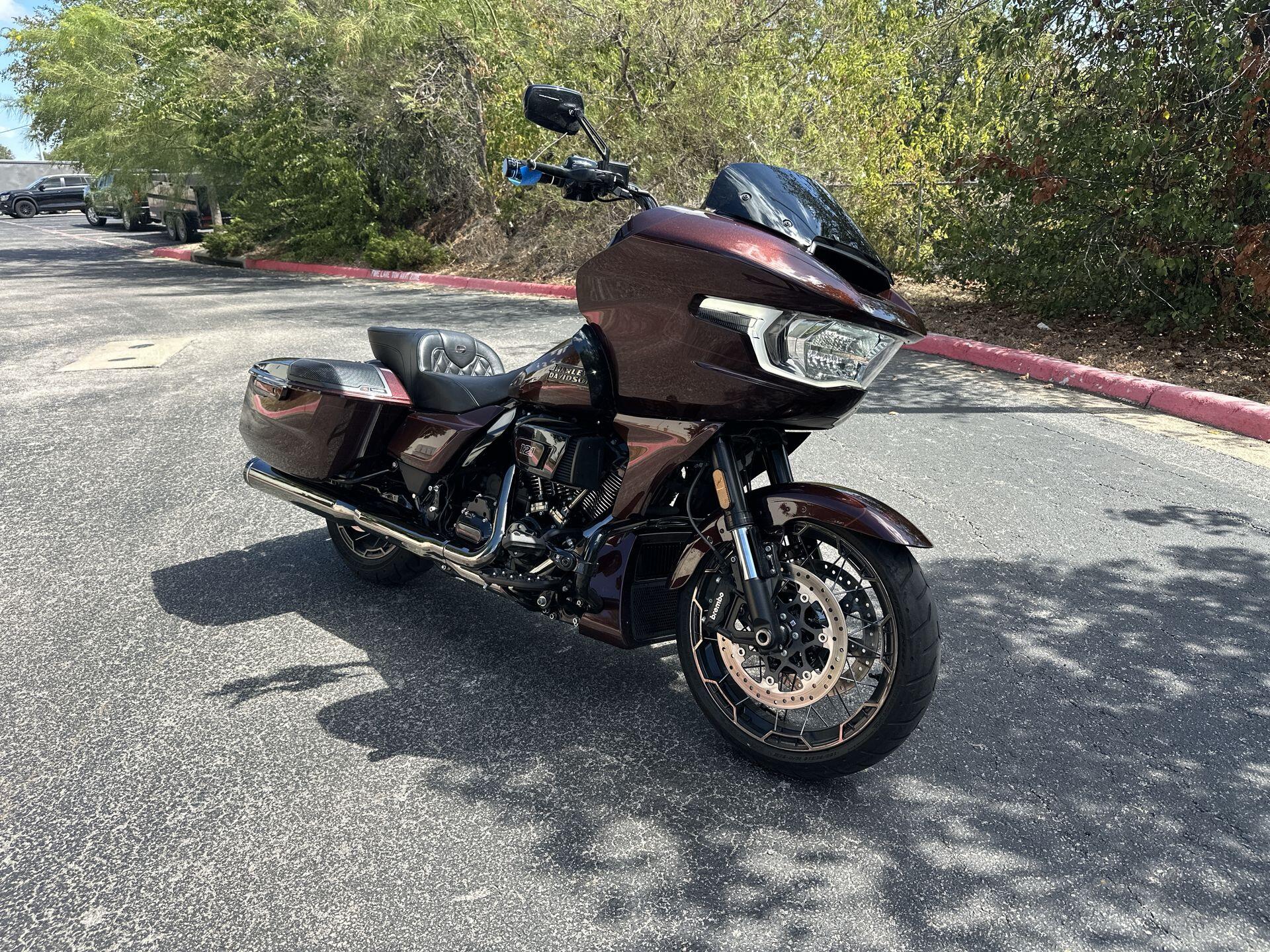 2024 Harley-Davidson® CVO™ Road Glide® FLTRXSE, photo 3