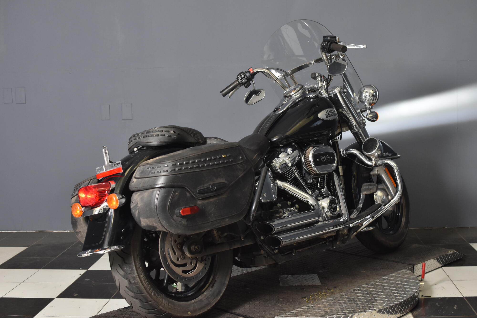 2022 Harley-Davidson® Heritage Classic 114 Vivid Black (Black Finish w/Cast Wheels) FLHCS, photo 8