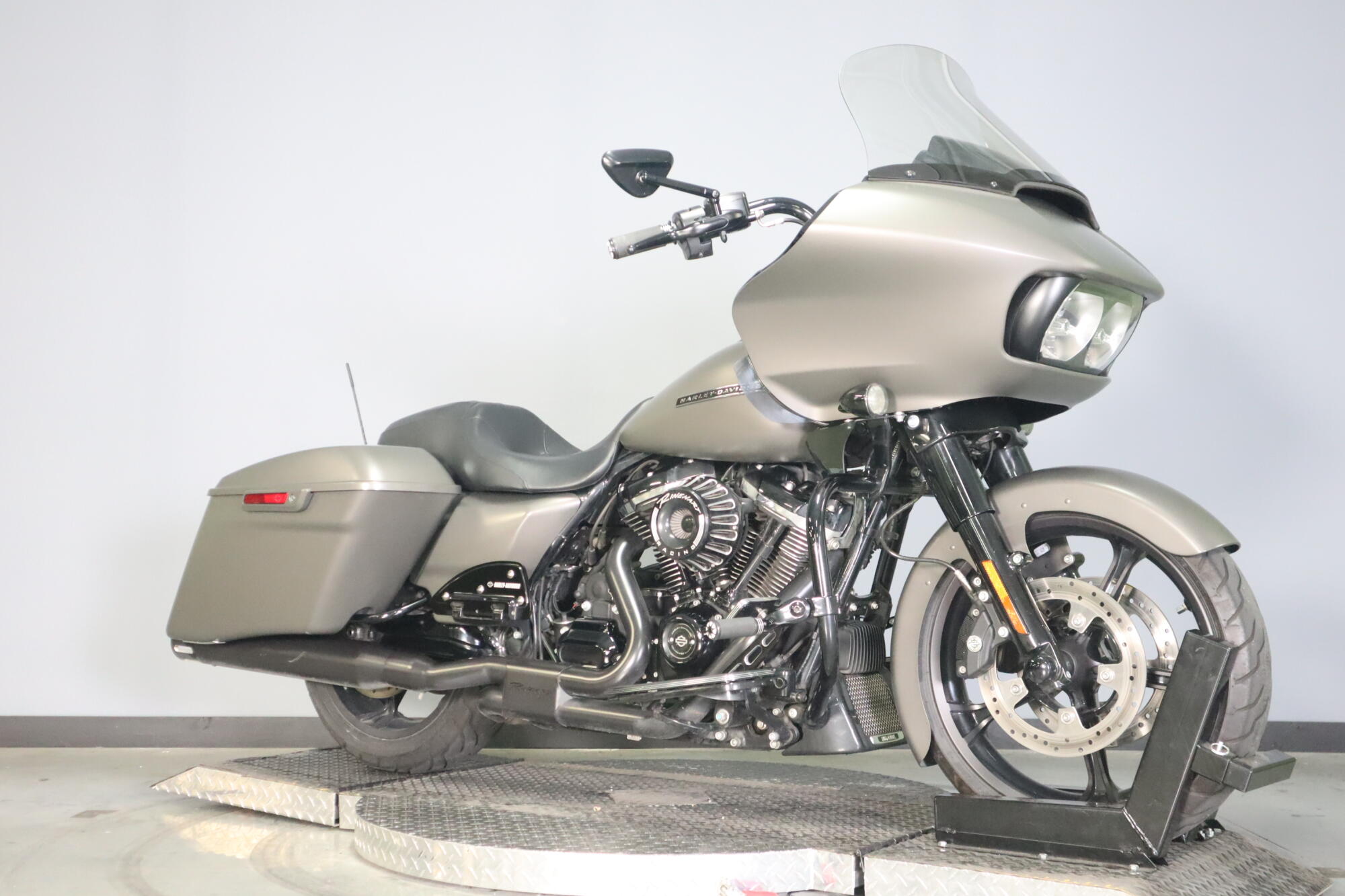 2019 Harley-Davidson® Road Glide® Special (FLTRXS), photo 2