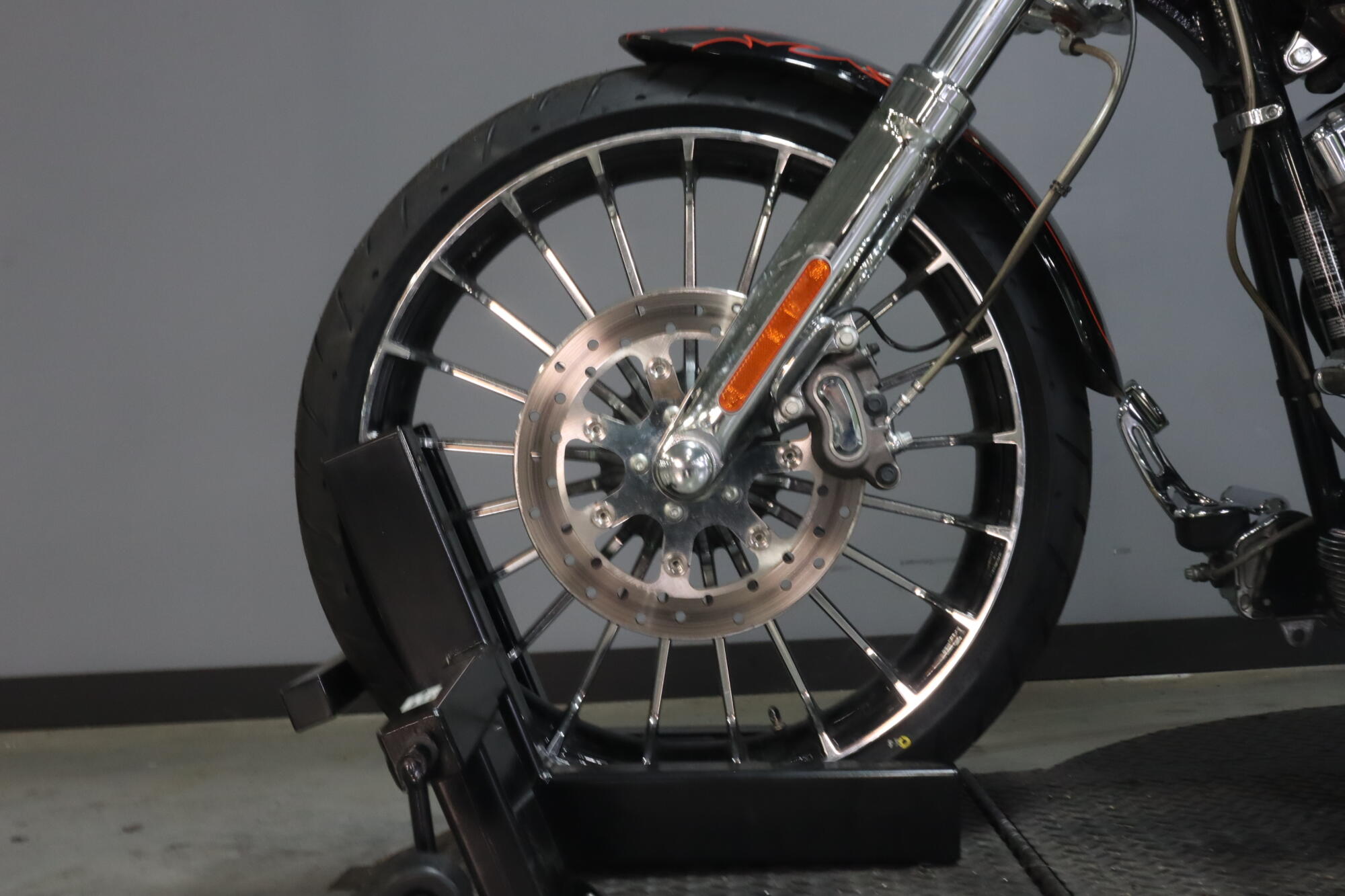 2014 Harley-Davidson® CVO™ Breakout® (FXSBSE), photo 12