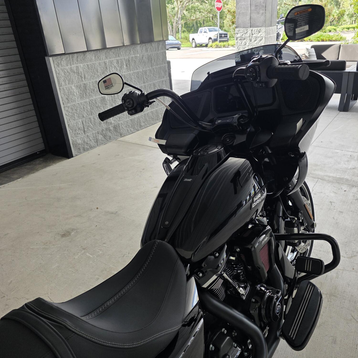 2026 Harley-Davidson® Road Glide® Vivid Black Black Trim, photo 7