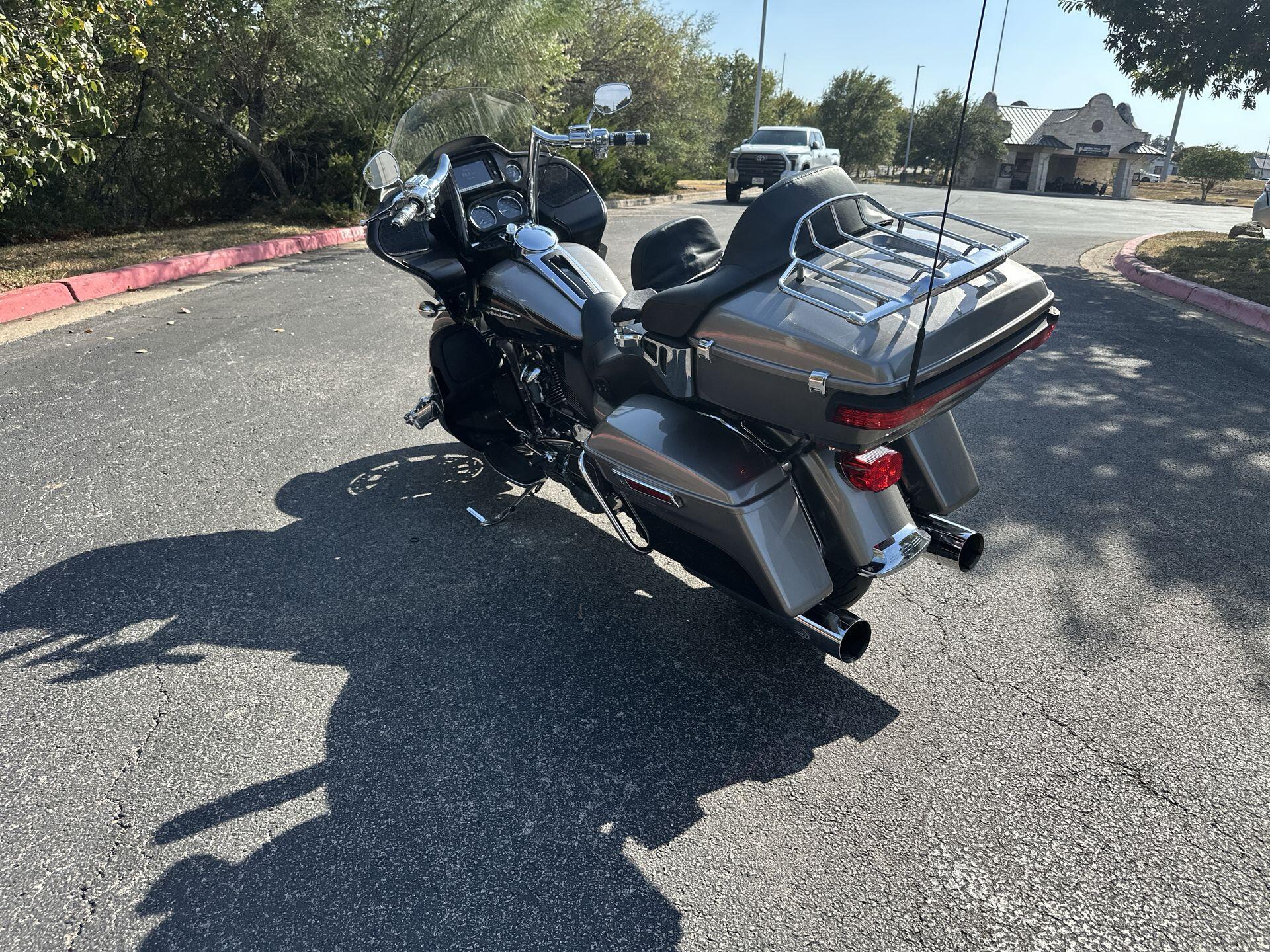 2017 Harley-Davidson® Road Glide® Ultra FLTRU, photo 8