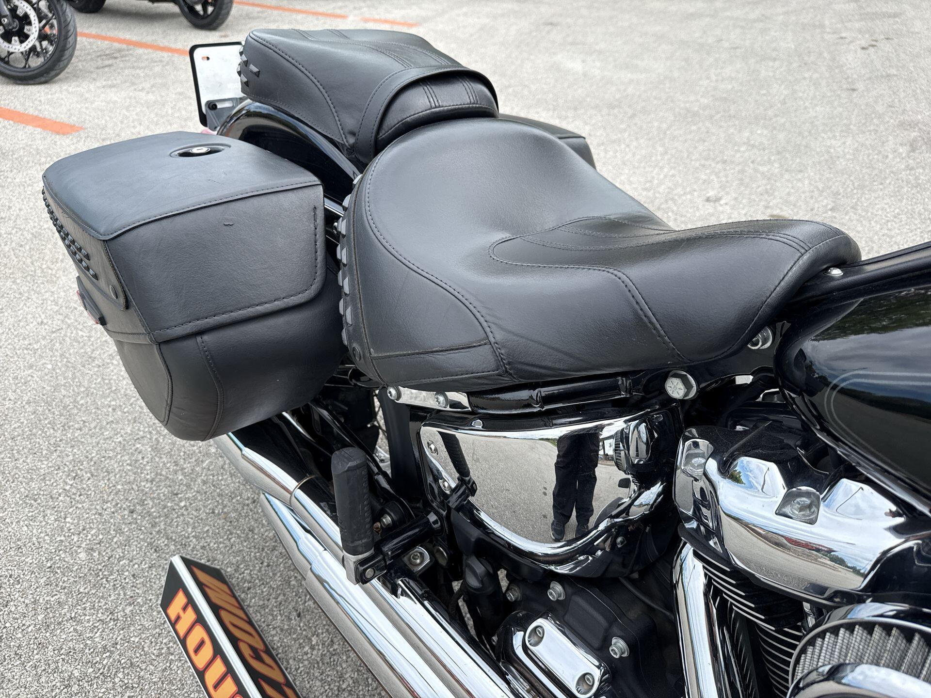 2024 Harley-Davidson® Heritage Classic Vivid Black, photo 16