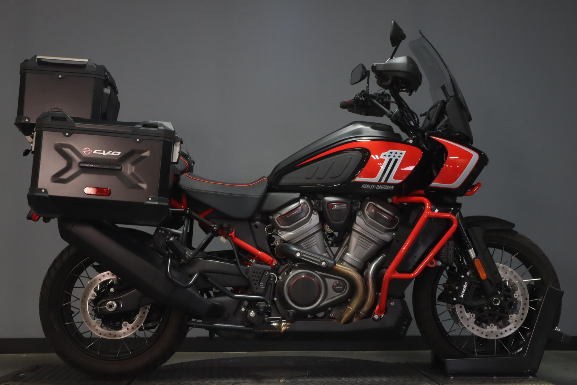 2024 Harley-Davidson® CVO™ Pan America® 1250 Special (RA1250SE)
