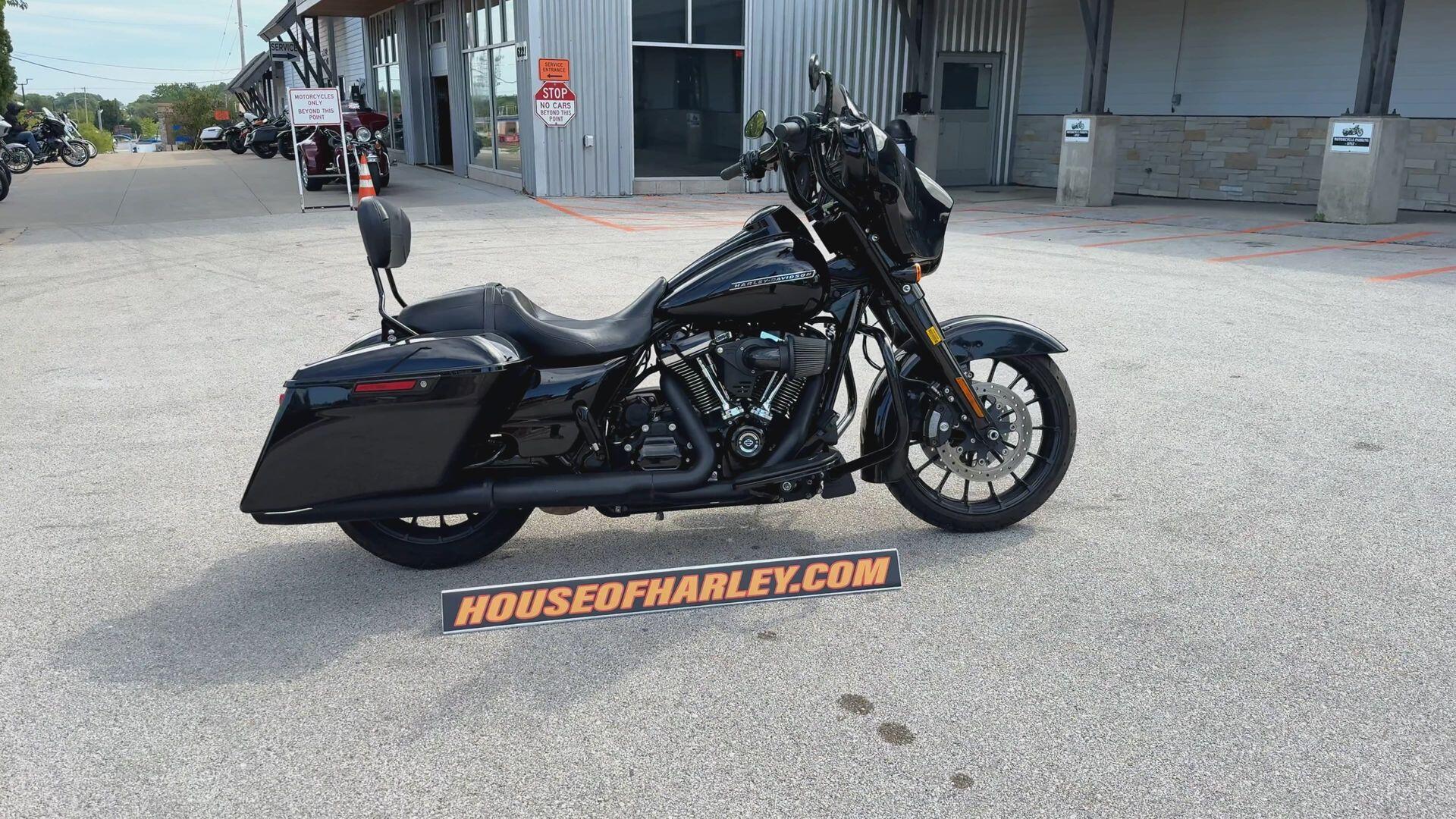 2018 Harley-Davidson® Street Glide® Special Vivid Black, photo 11