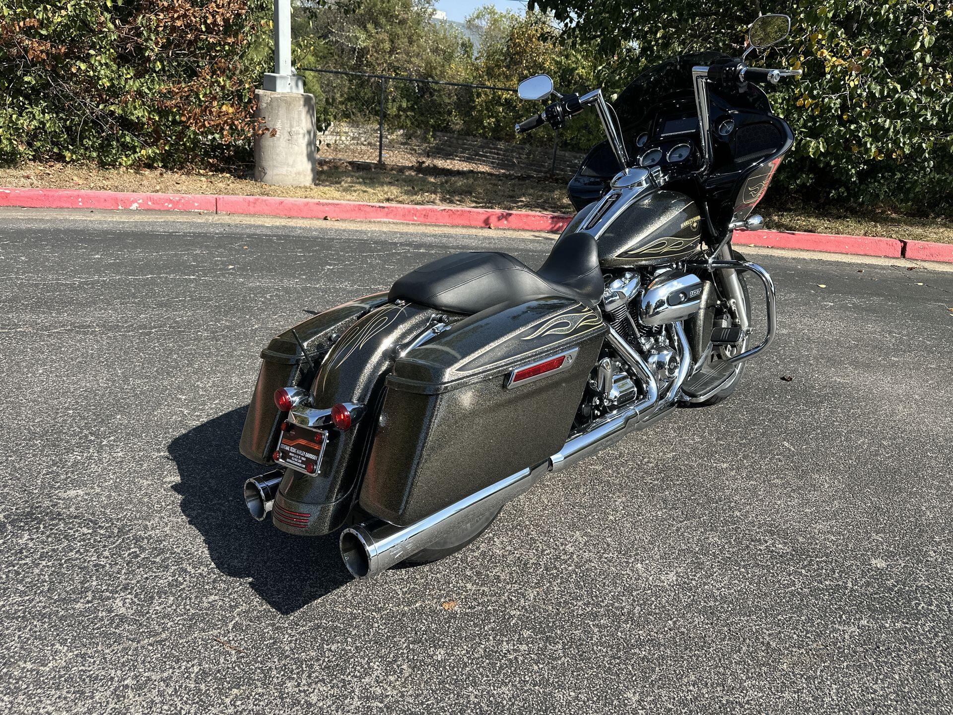 2017 Harley-Davidson® Road Glide® Special FLTRXS, photo 10