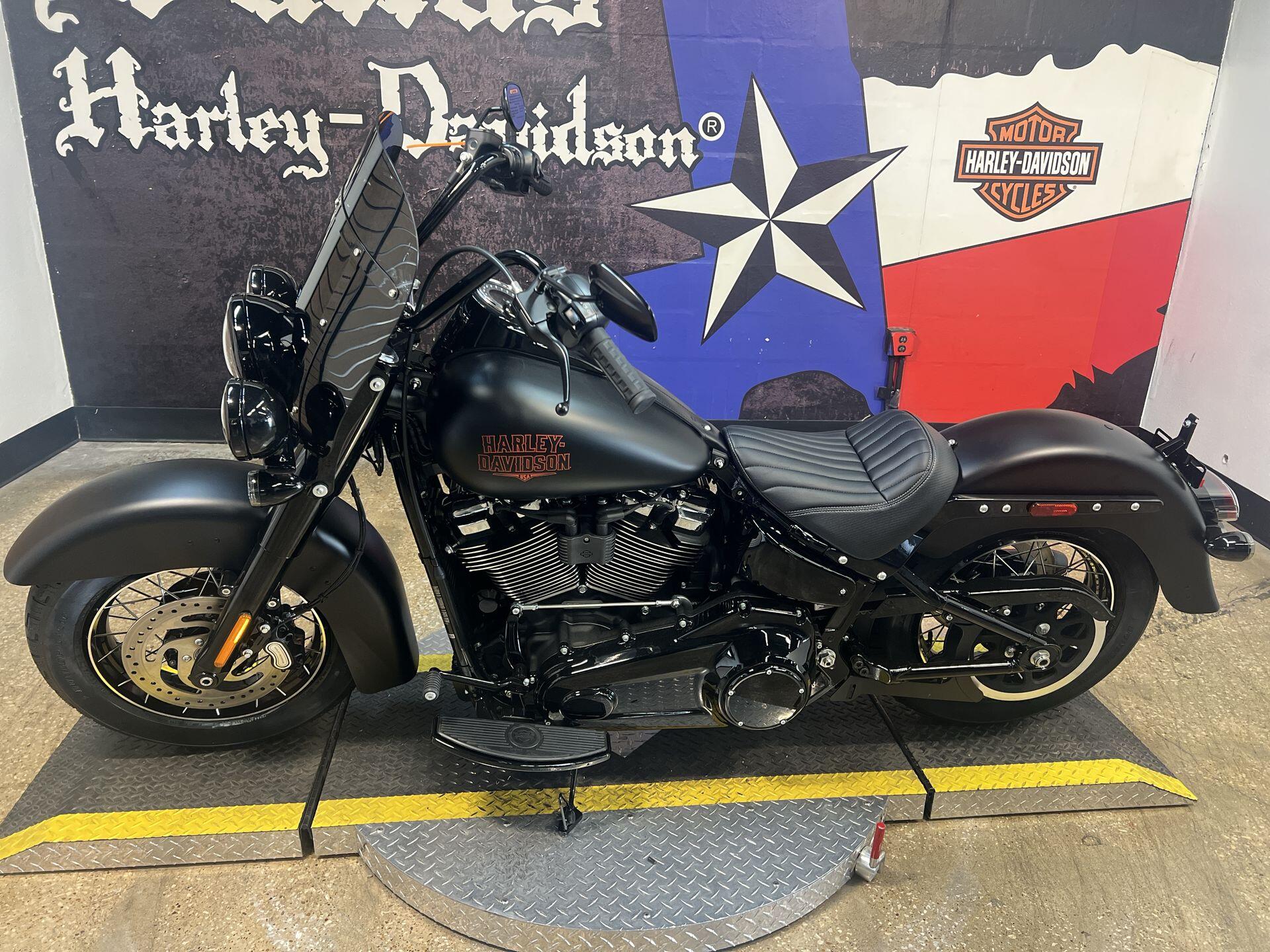 2026 Harley-Davidson® Deadwood™ FLHD, photo 4