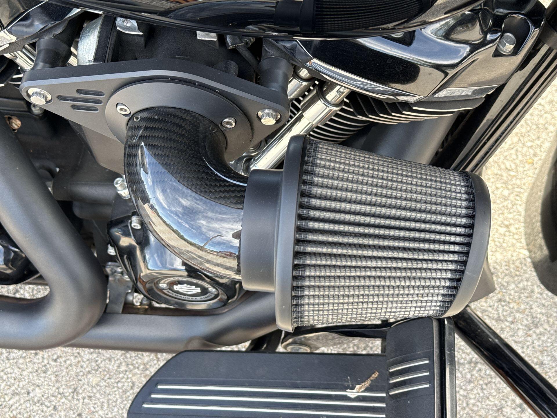 2018 Harley-Davidson® Street Glide® Special Vivid Black, photo 22