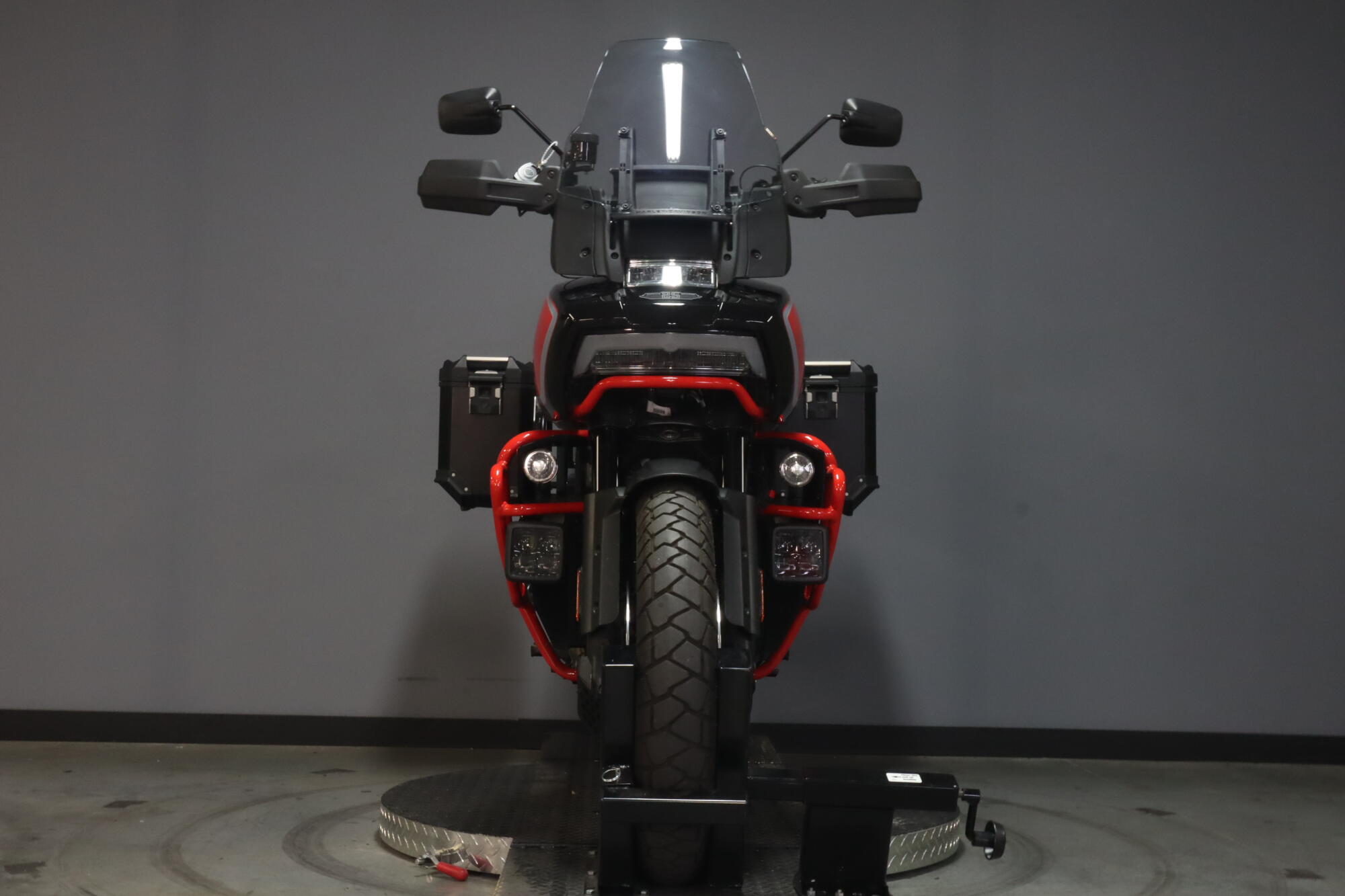 2024 Harley-Davidson® CVO™ Pan America® 1250 Special (RA1250SE), photo 3