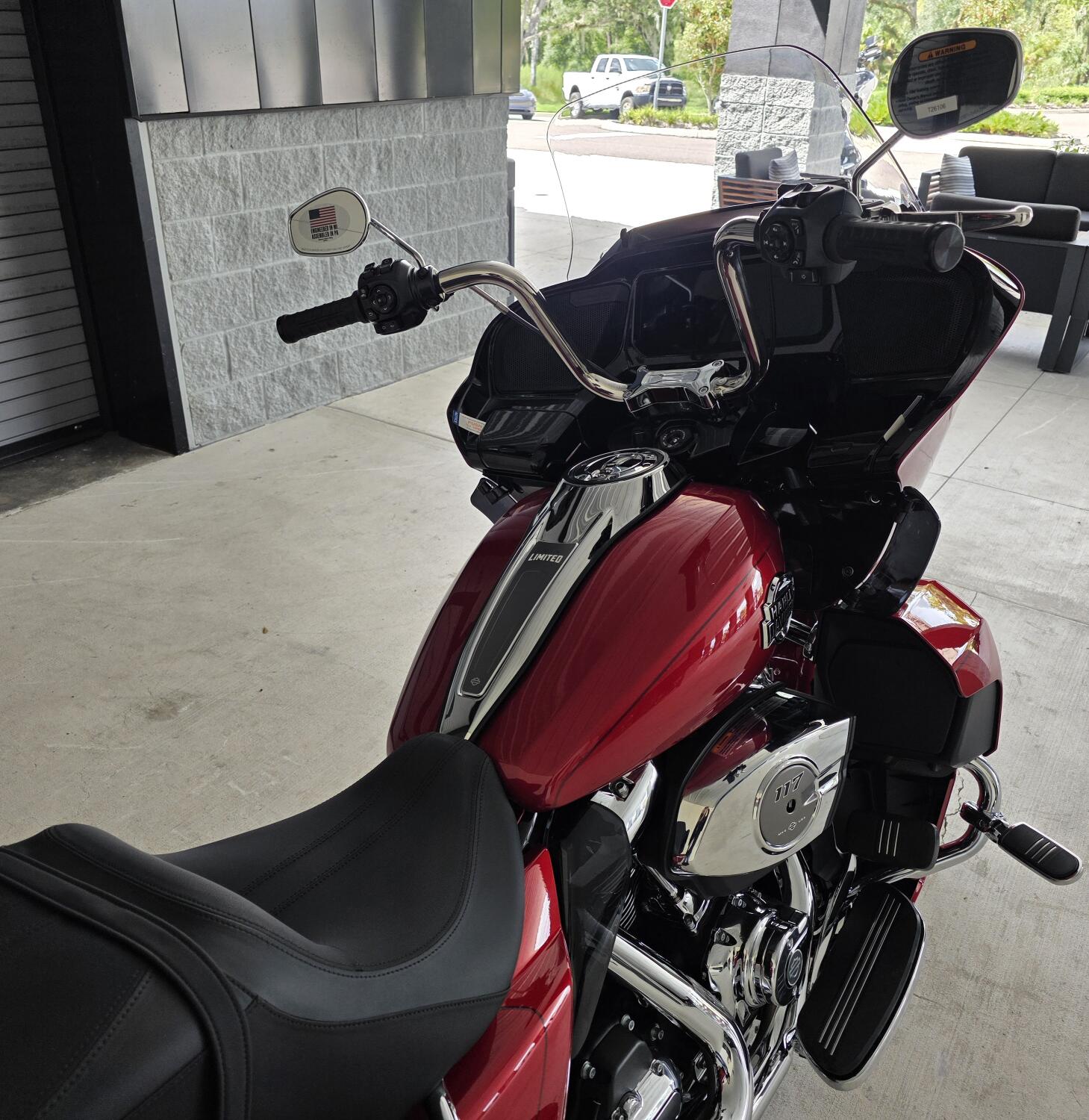 2026 Harley-Davidson® Road Glide Limited Brilliant Red Chrome Trim, photo 7