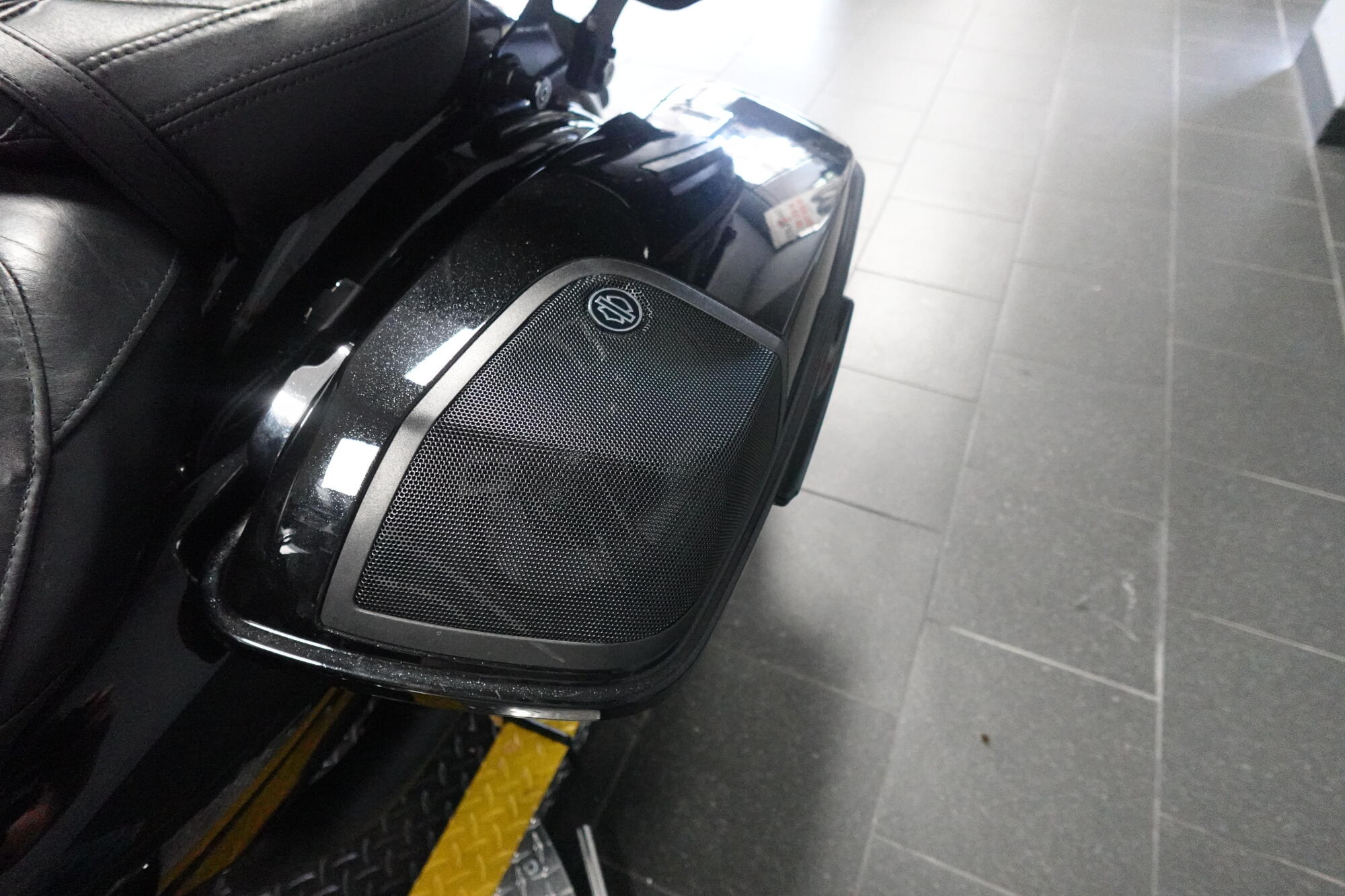 2017 Harley-Davidson® CVO™ Street Glide® FLHXSE, photo 16