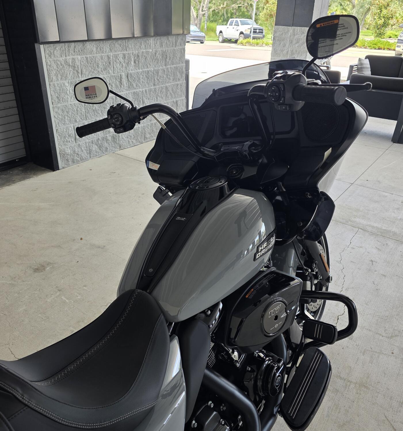 2026 Harley-Davidson® Road Glide® Dark Billiard Gray Black Trim, photo 7