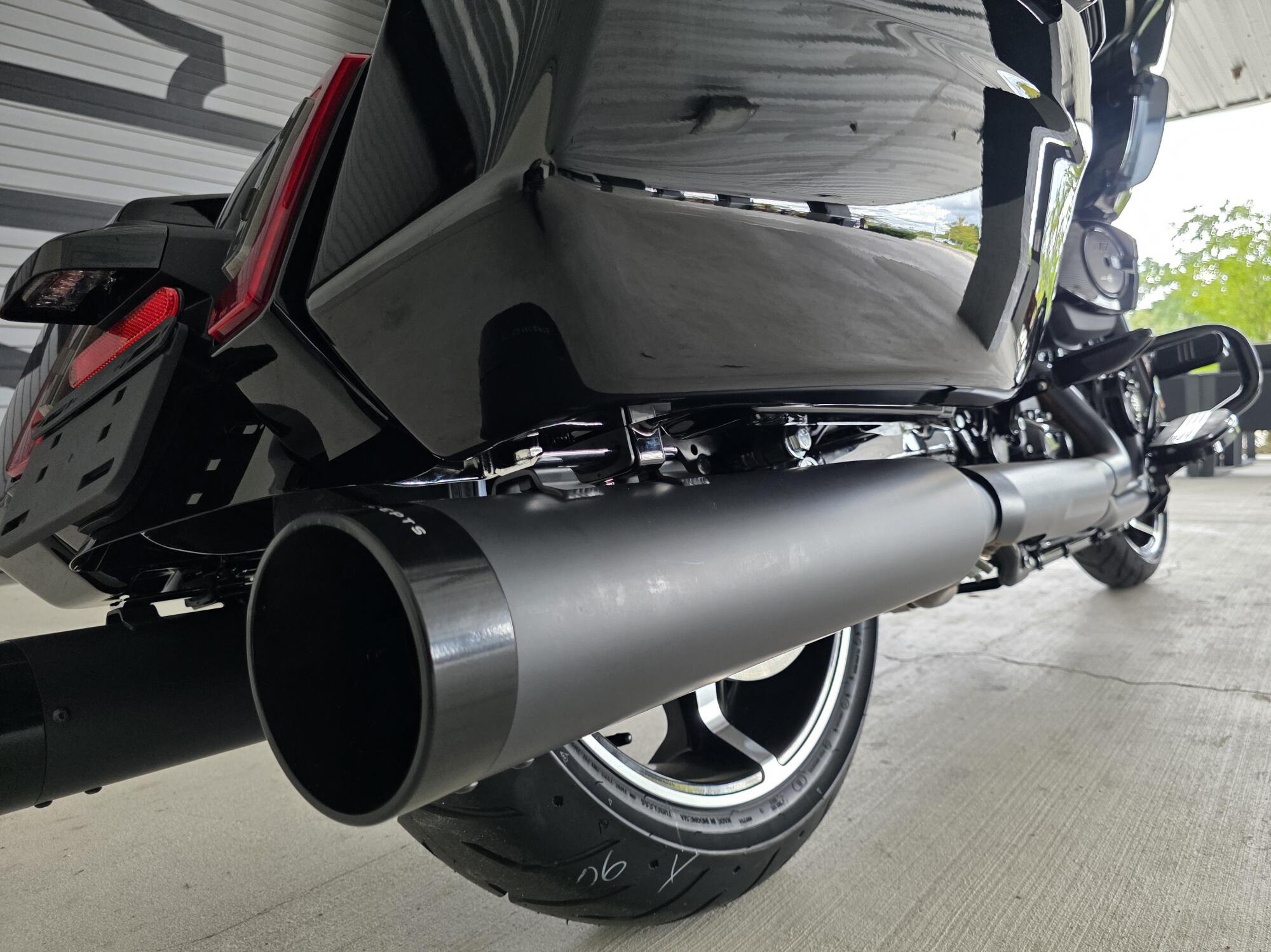 2026 Harley-Davidson® Road Glide® Vivid Black Black Trim, photo 10