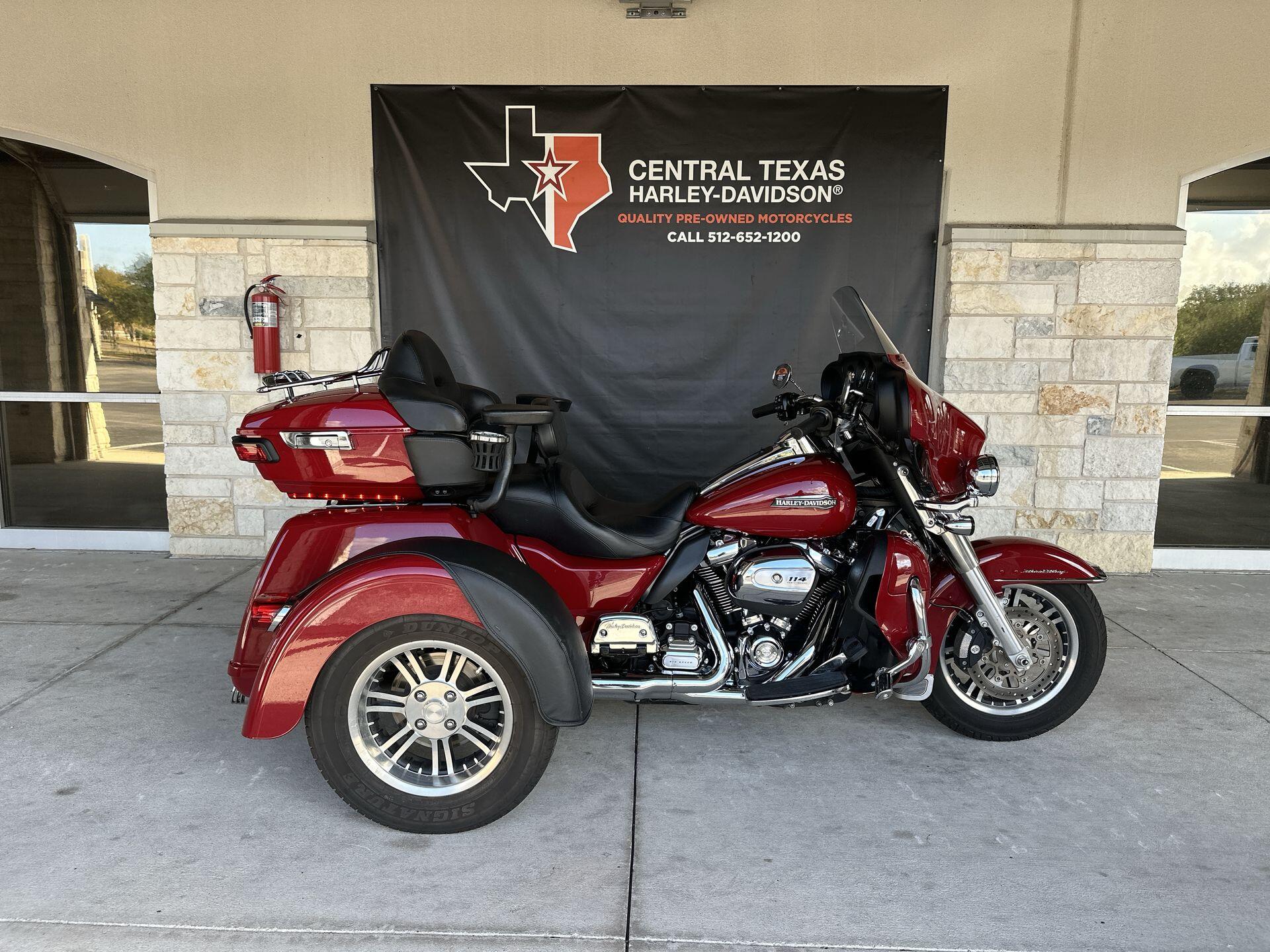 2021 Harley-Davidson® Tri Glide® Ultra FLHTCUTG, photo 3