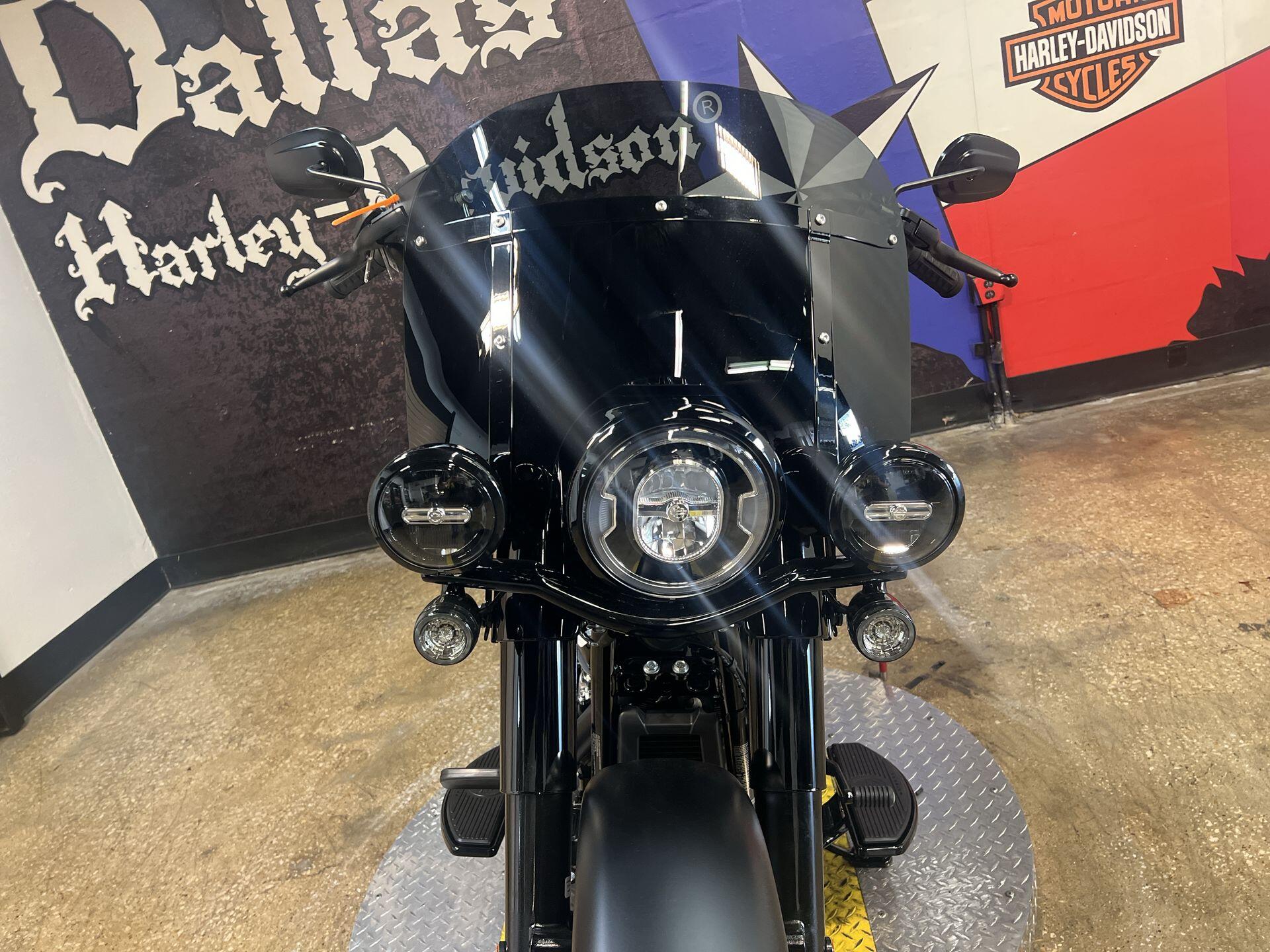 2026 Harley-Davidson® Deadwood™ FLHD, photo 11