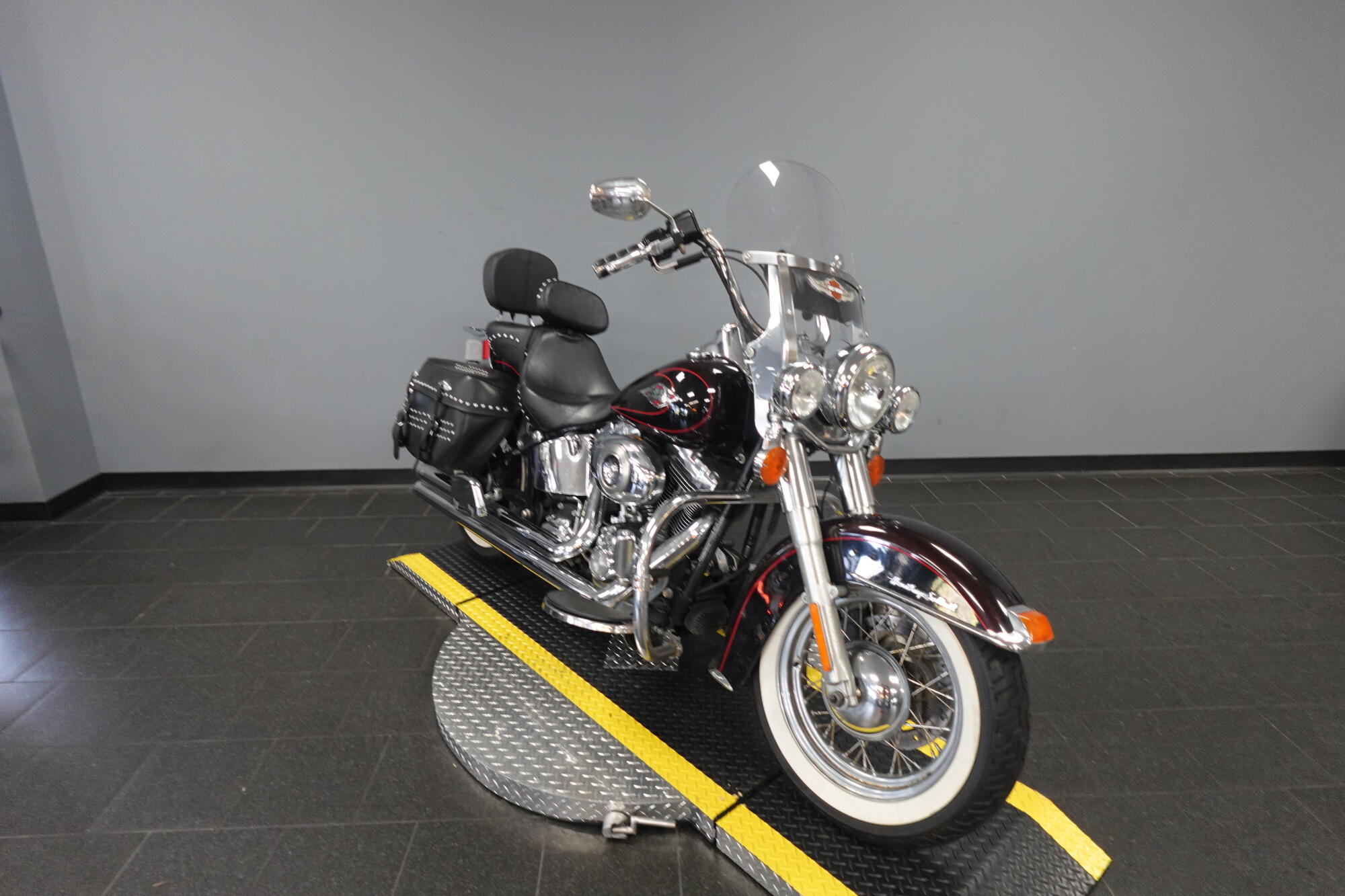 2011 Harley-Davidson® Heritage Softail® Classic FLSTC, photo 2