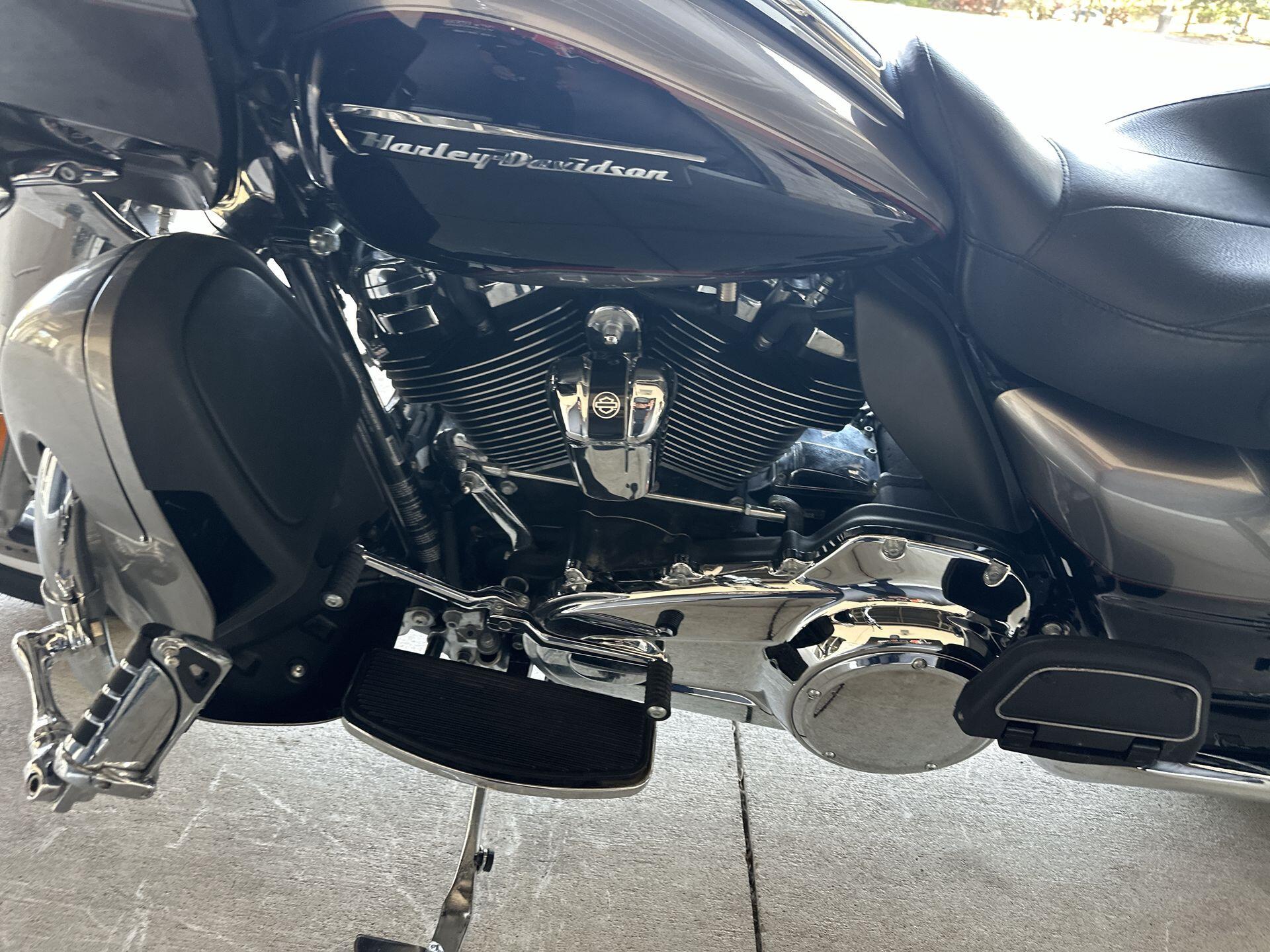 2017 Harley-Davidson® Road Glide® Ultra FLTRU, photo 13
