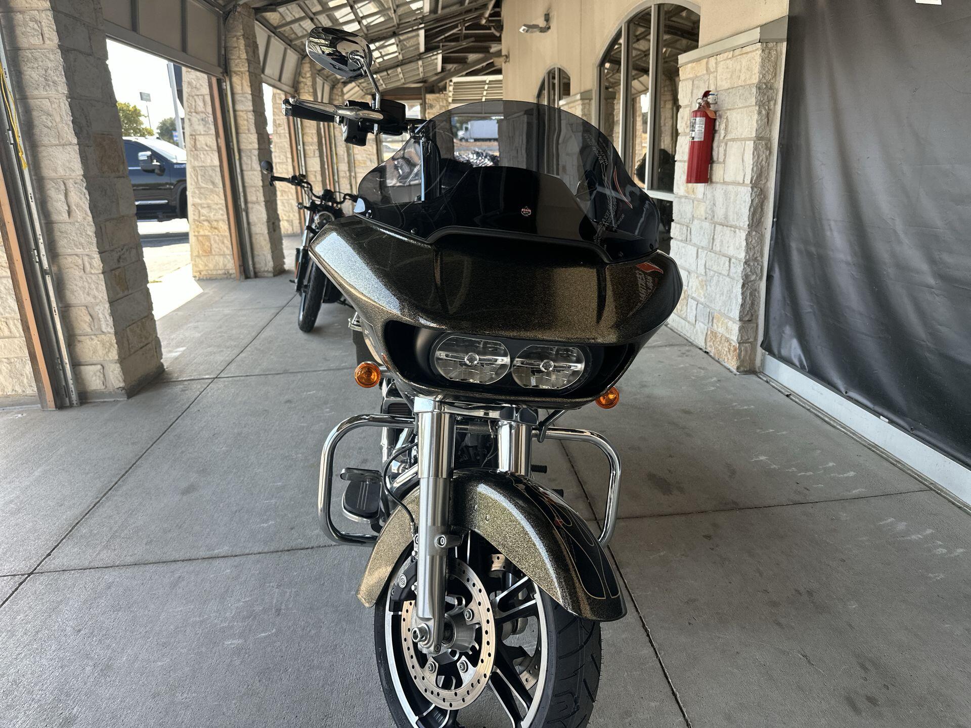 2017 Harley-Davidson® Road Glide® Special FLTRXS, photo 11