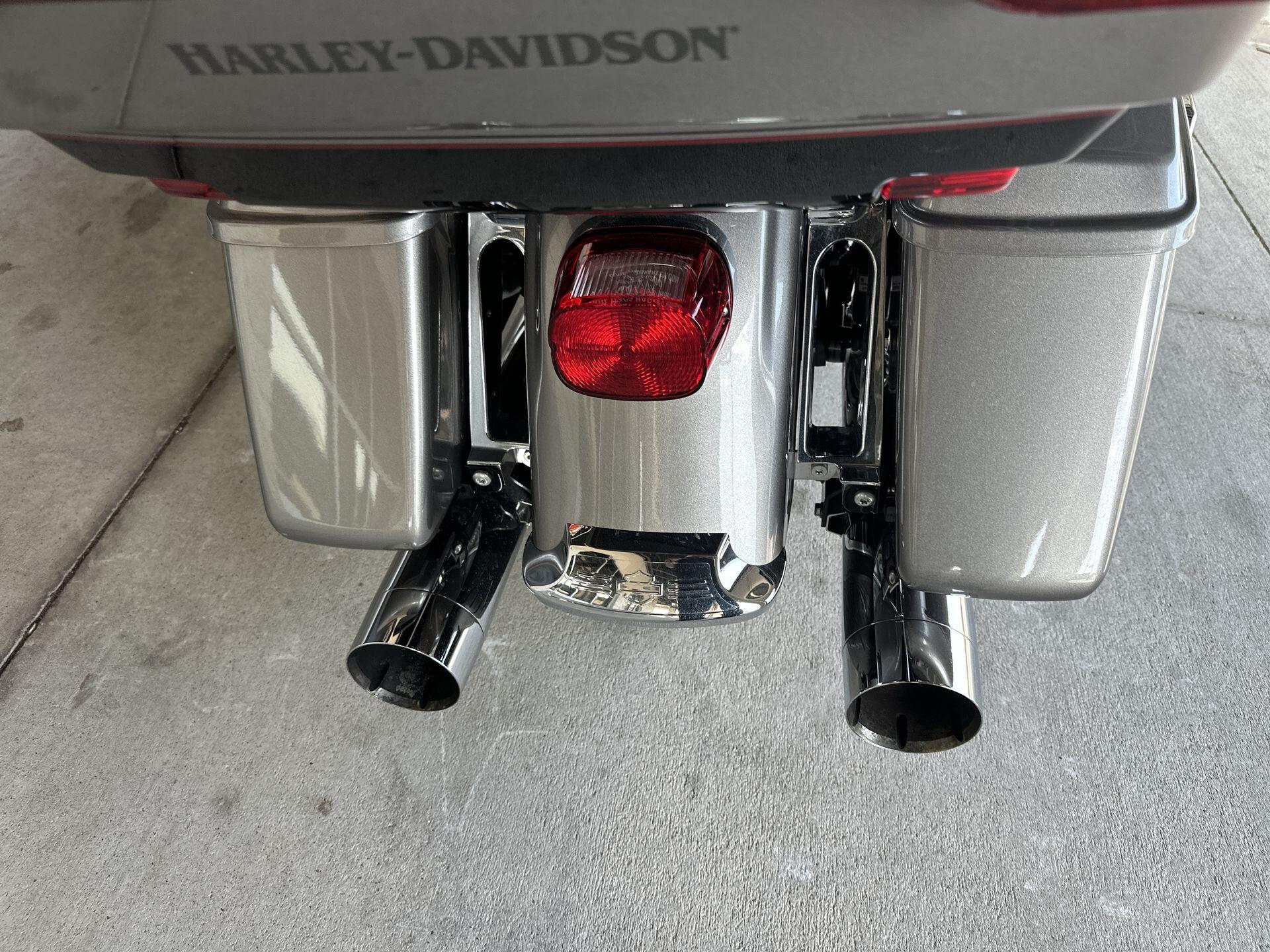 2017 Harley-Davidson® Road Glide® Ultra FLTRU, photo 16