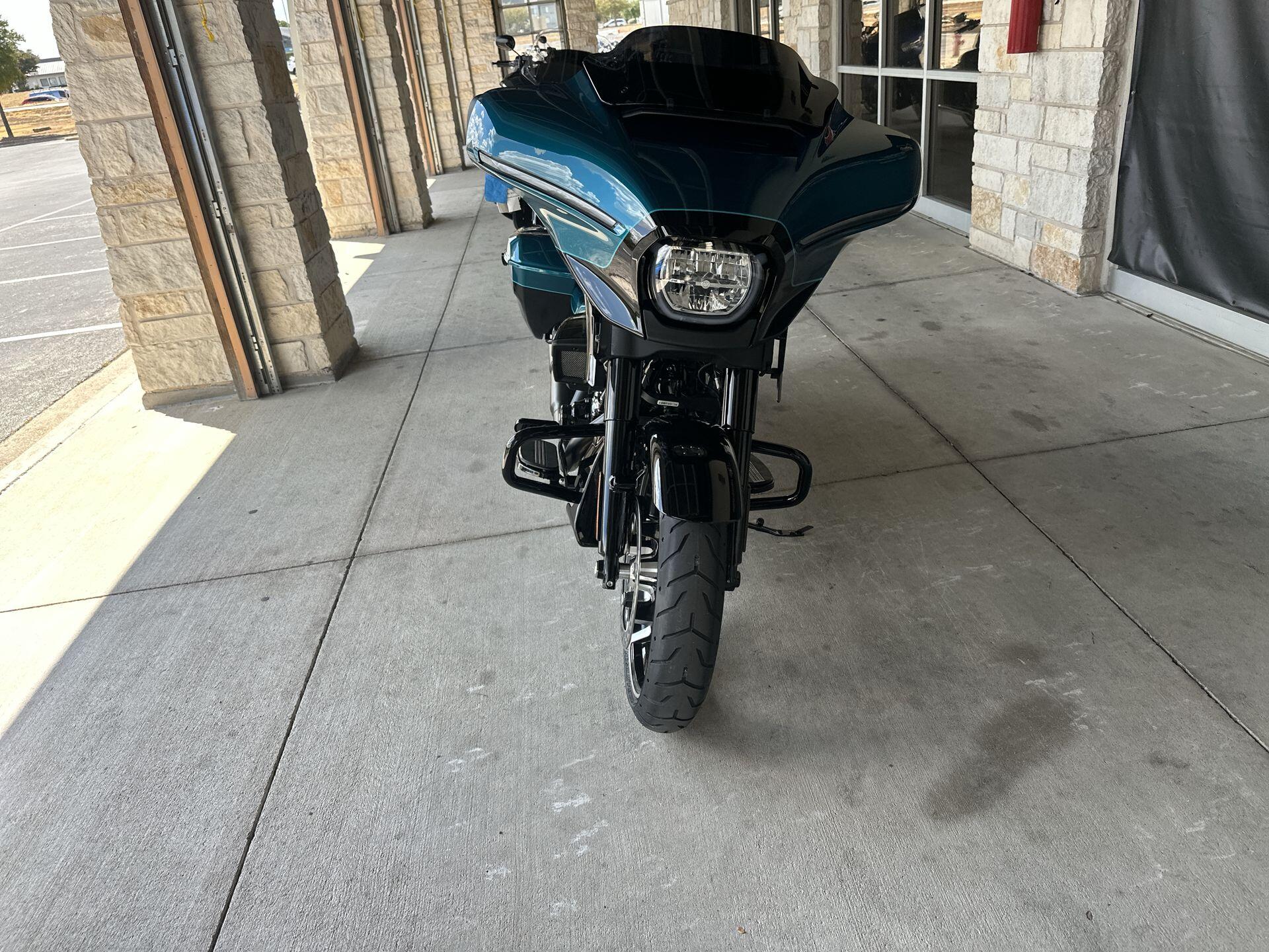 2026 Harley-Davidson® Street Glide® FLHX, photo 11