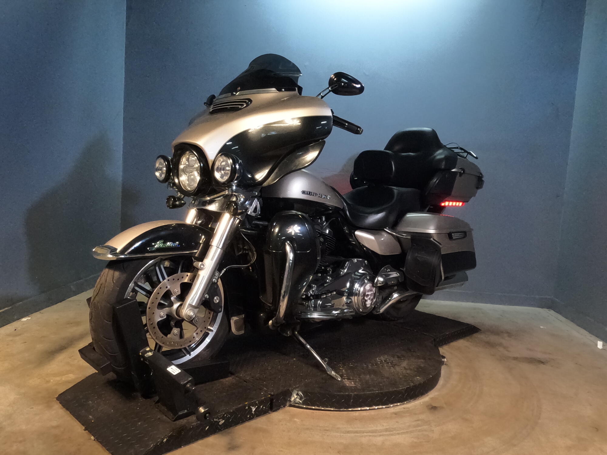 2018 Harley-Davidson® Electra Glide® Ultra Classic® FLHTCU, photo 6