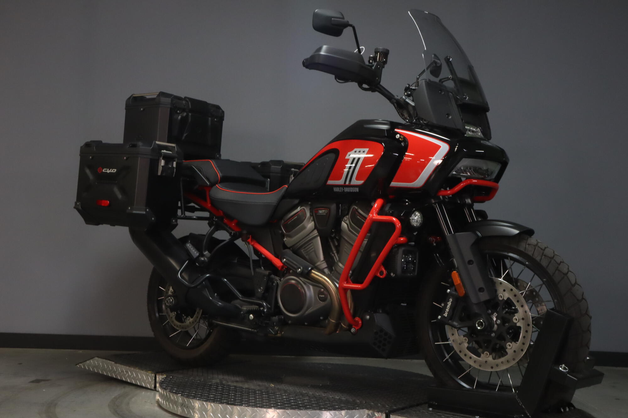 2024 Harley-Davidson® CVO™ Pan America® 1250 Special (RA1250SE), photo 2