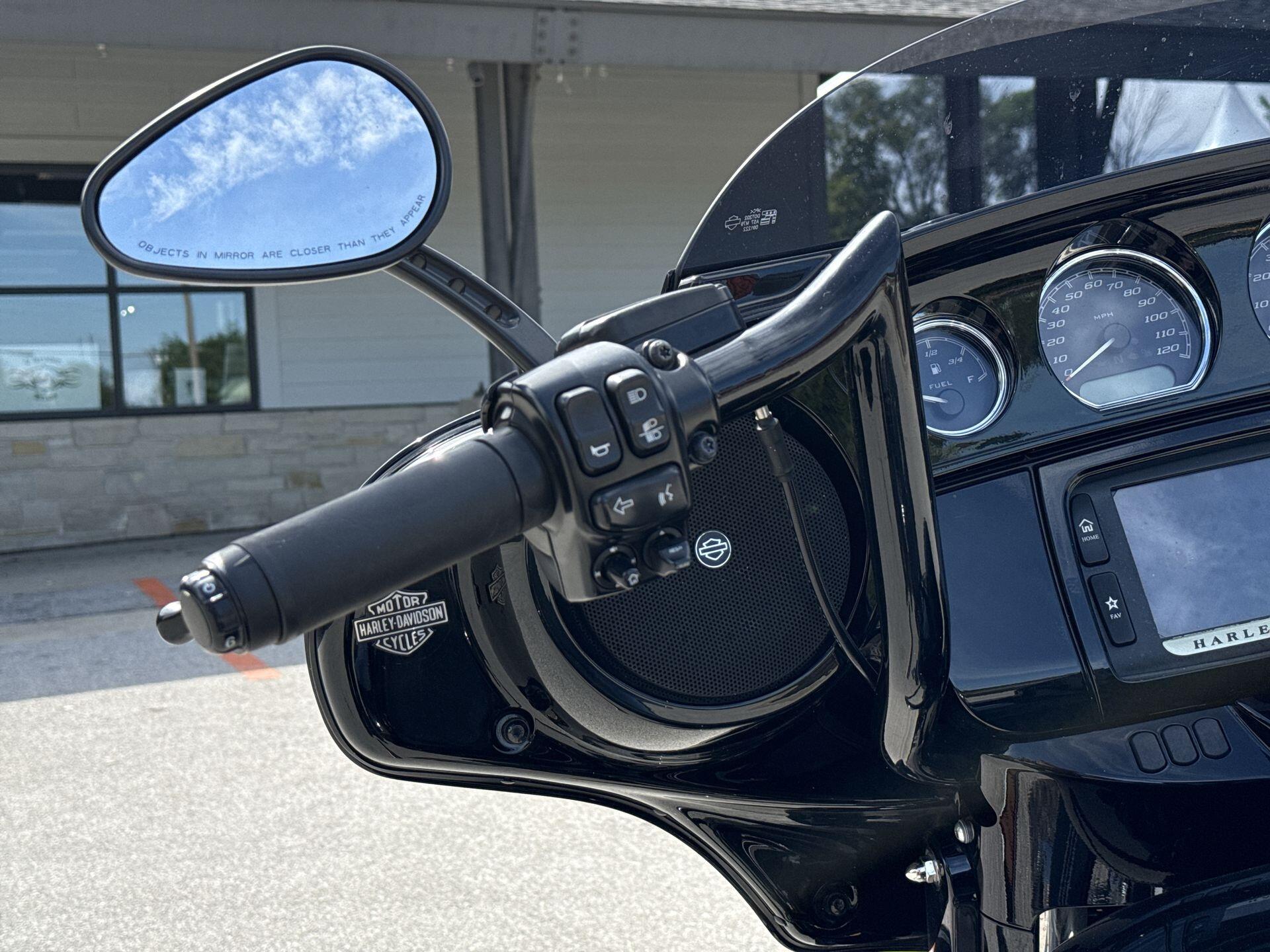 2018 Harley-Davidson® Street Glide® Special Vivid Black, photo 20