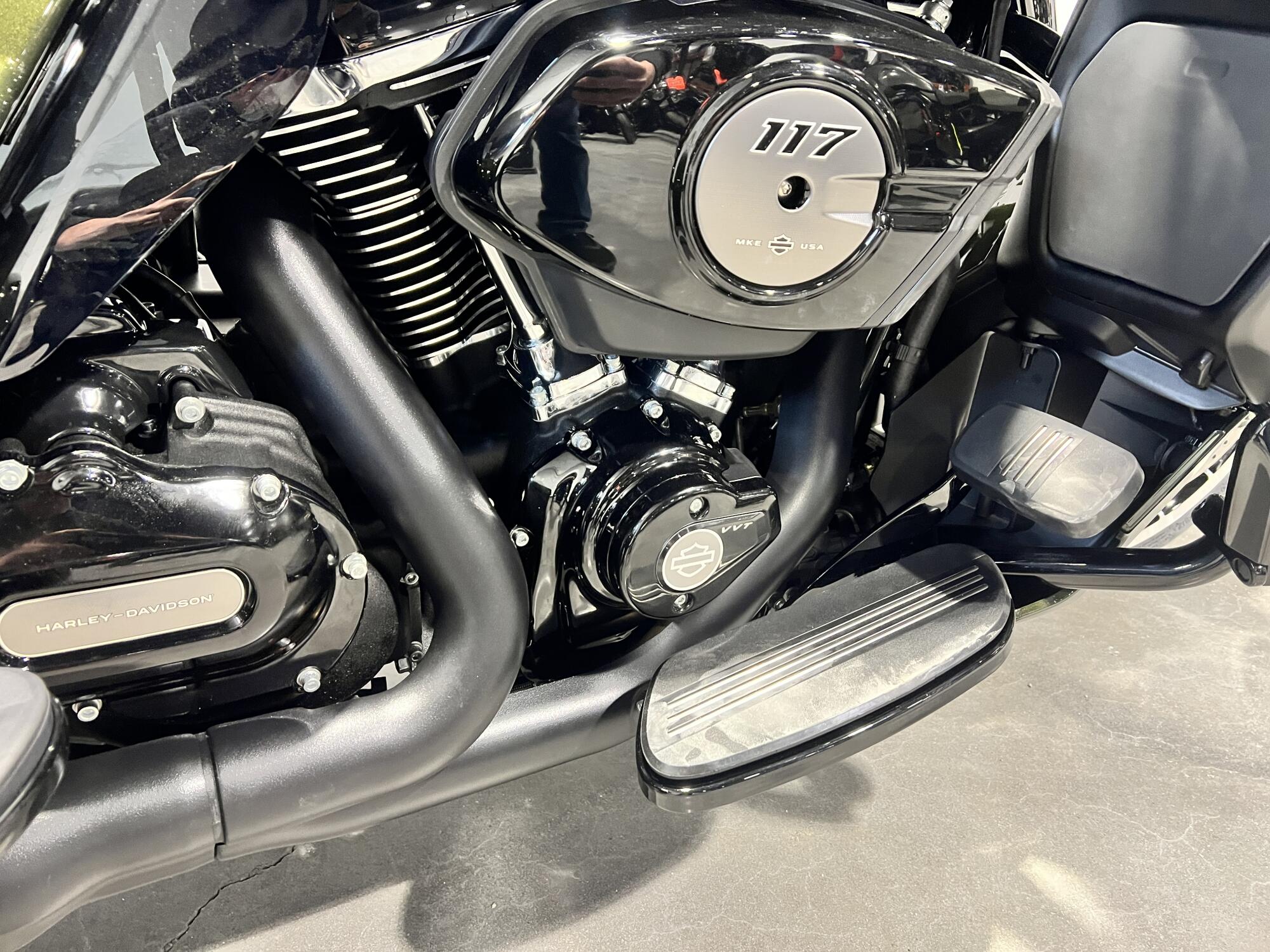 2026 Harley-Davidson® Street Glide 3 Limited Olive Steel Metallic / Vivid Black FLTRT, photo 9