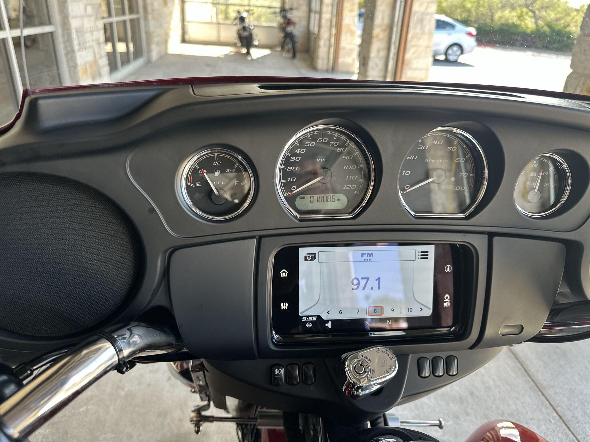 2021 Harley-Davidson® Tri Glide® Ultra FLHTCUTG, photo 23