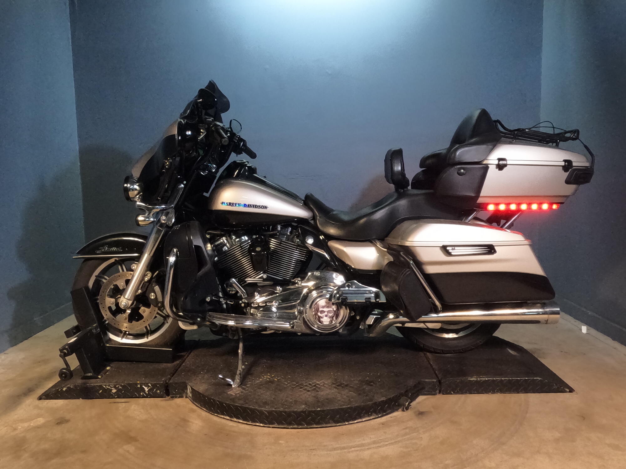2018 Harley-Davidson® Electra Glide® Ultra Classic® FLHTCU, photo 5