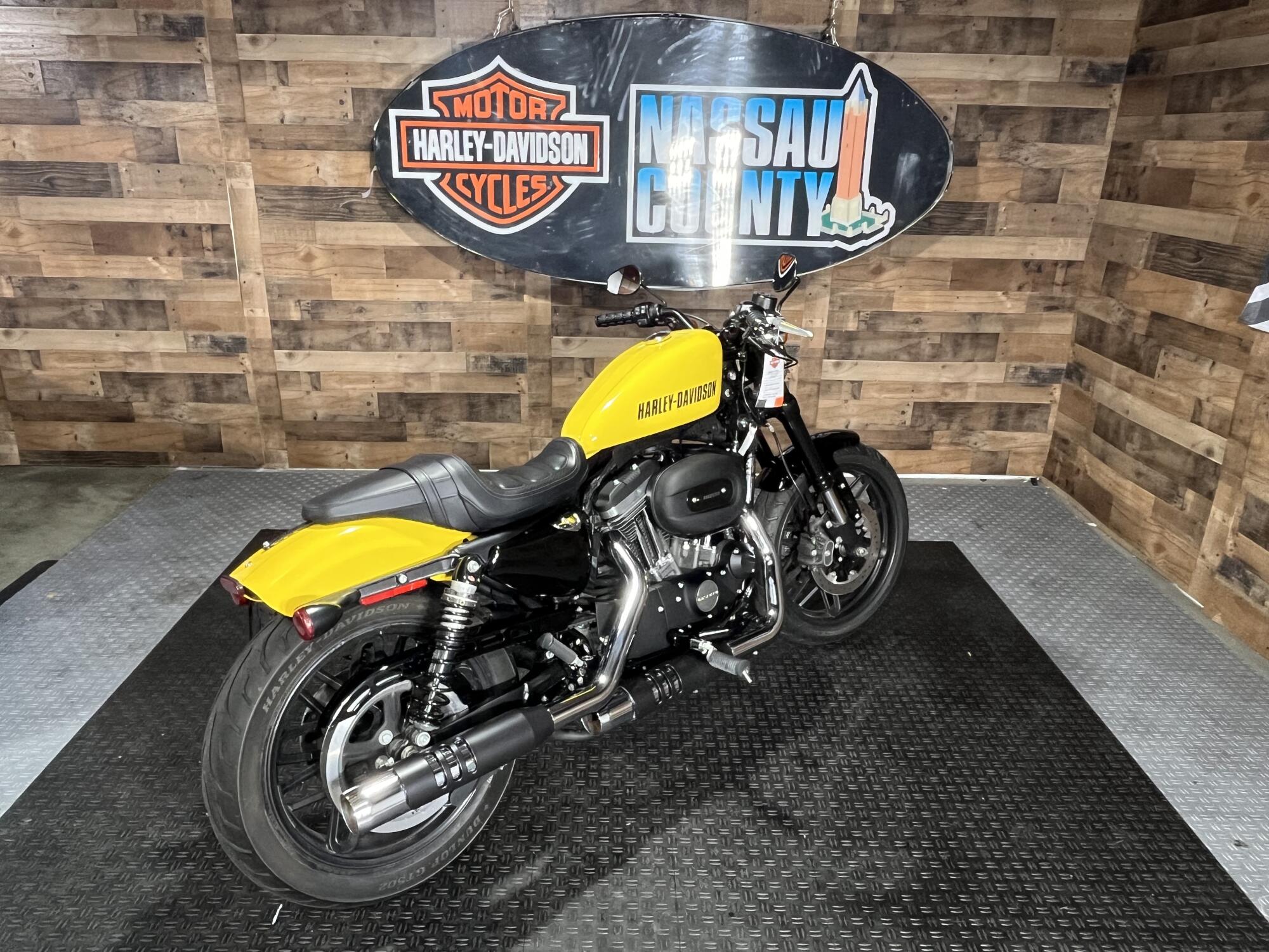 2018 Harley-Davidson® Roadster™ Corona Yellow Pearl, photo 8