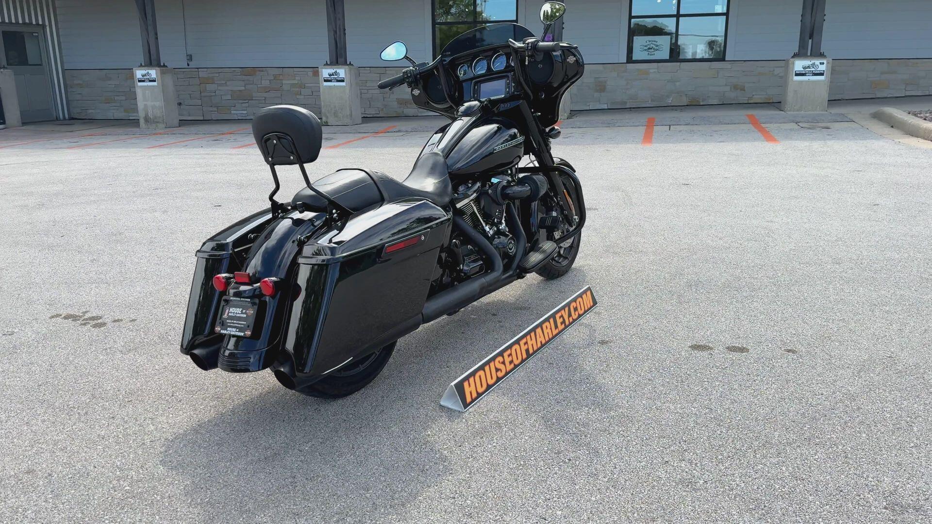 2018 Harley-Davidson® Street Glide® Special Vivid Black, photo 10