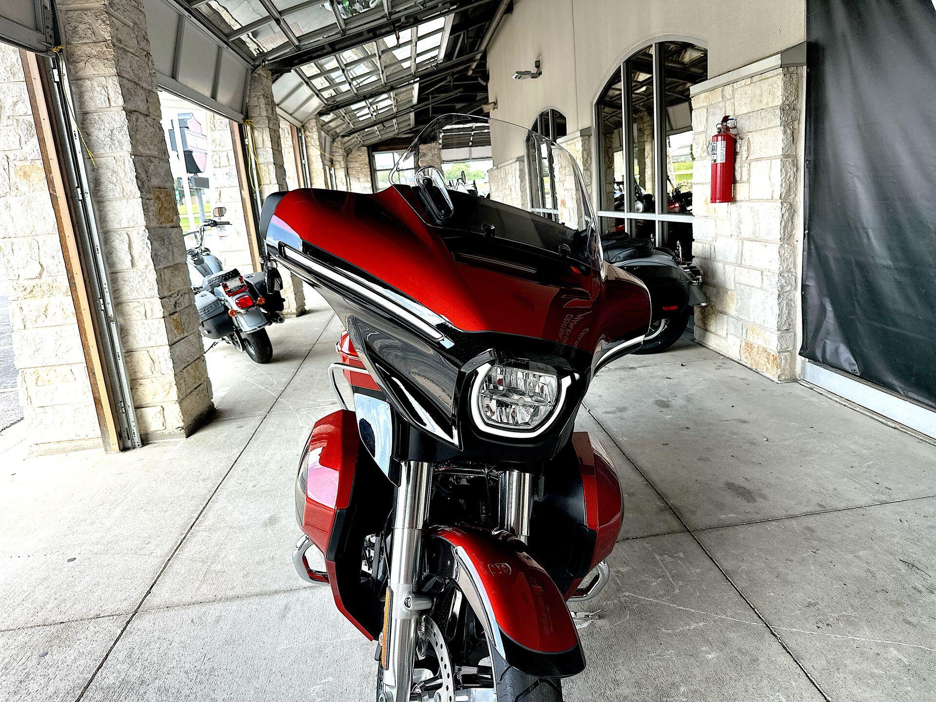 2025 Harley-Davidson® Street Glide™ Ultra FLHXU, photo 11