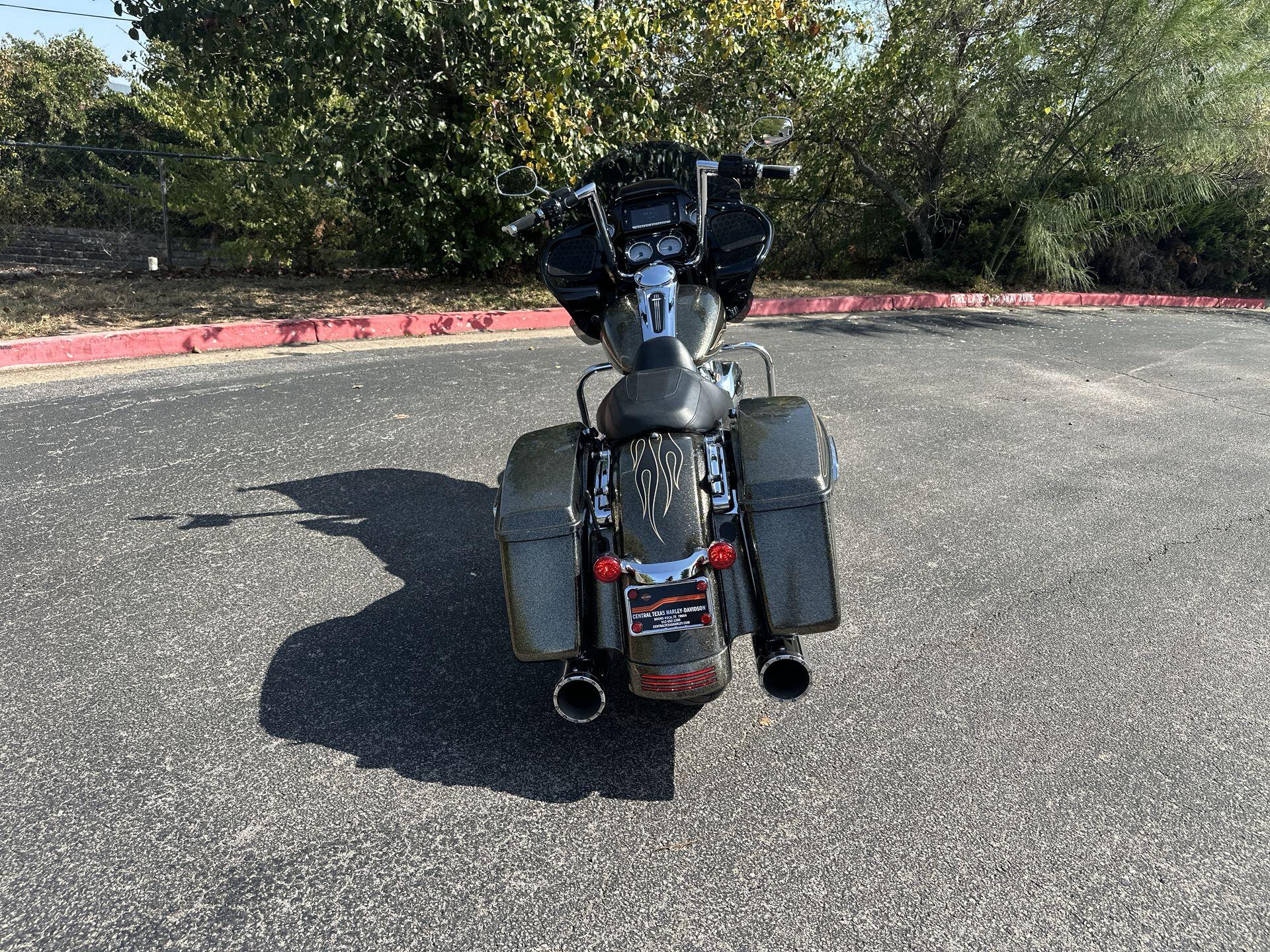 2017 Harley-Davidson® Road Glide® Special FLTRXS, photo 9