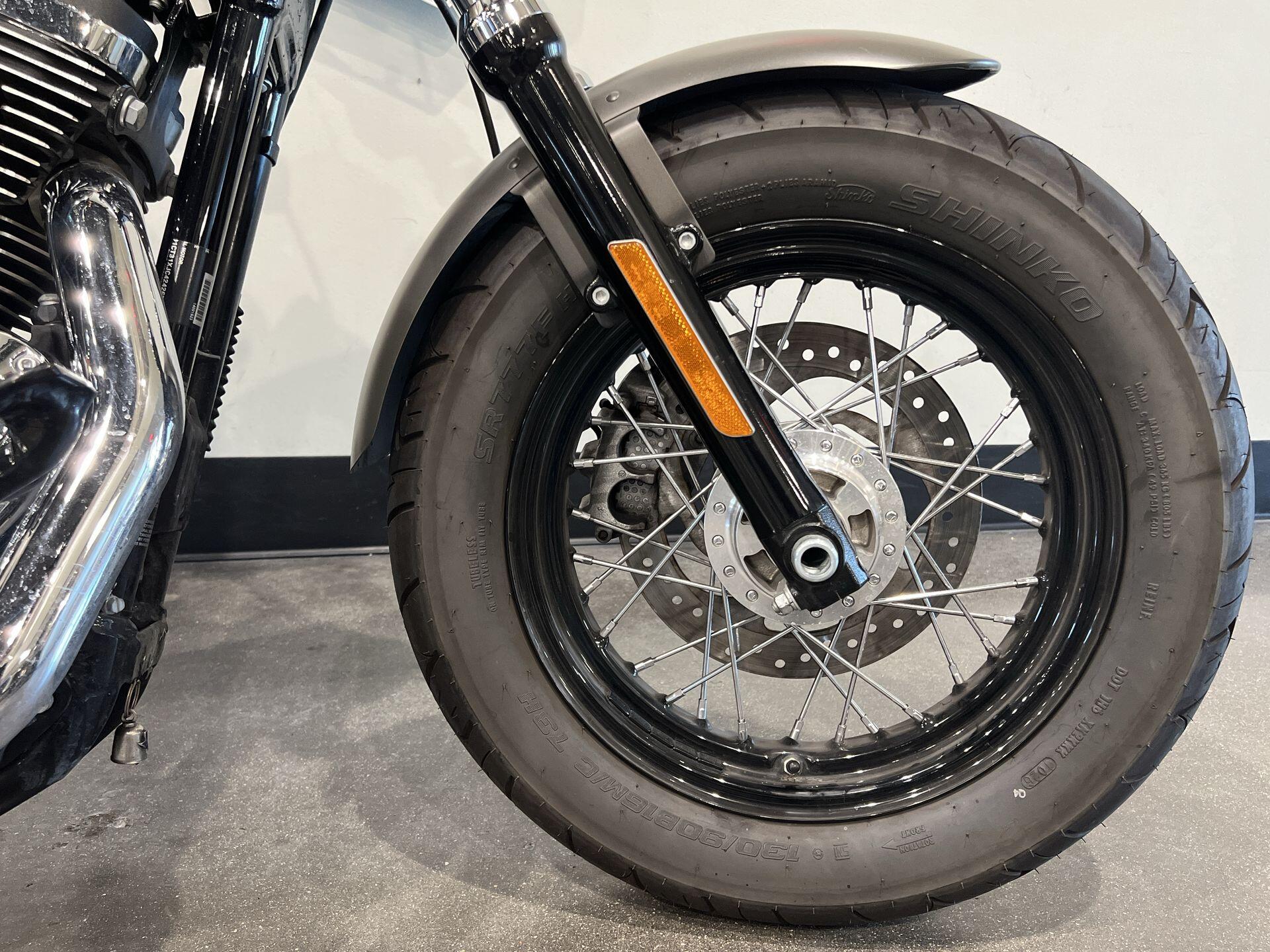 2018 Harley-Davidson® 1200 Custom XL1200C, photo 4