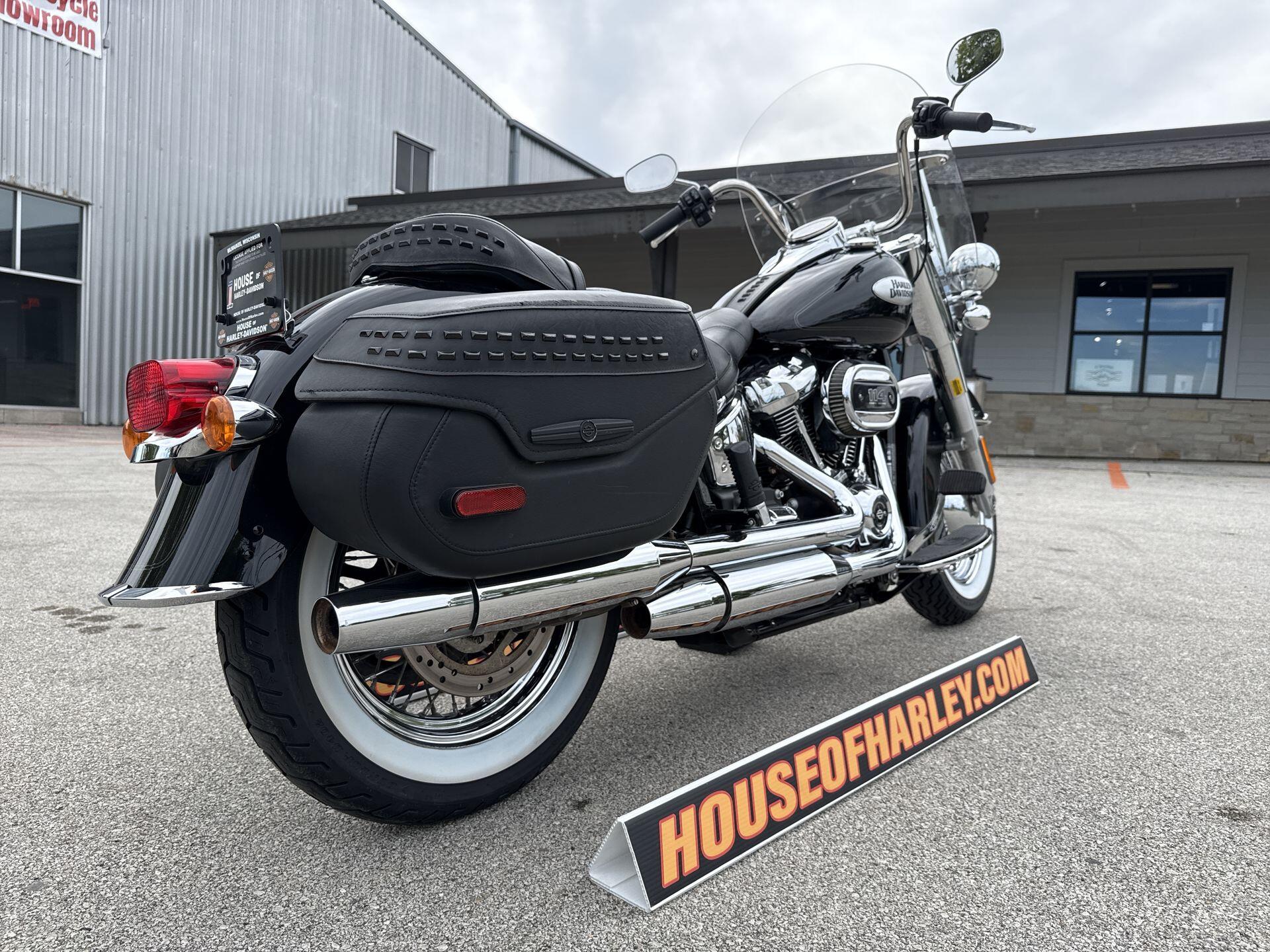 2024 Harley-Davidson® Heritage Classic Vivid Black, photo 17