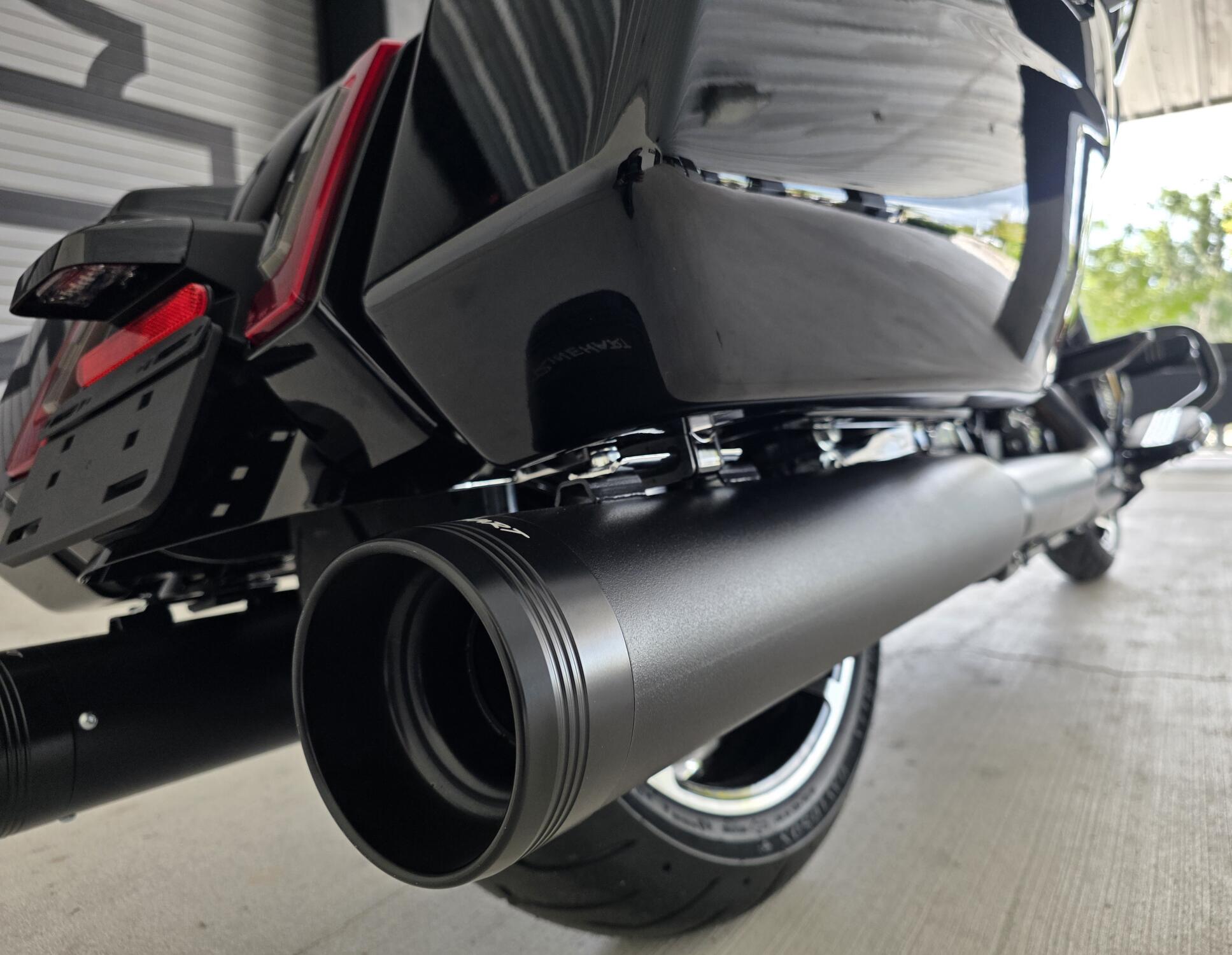 2026 Harley-Davidson® Road Glide® Vivid Black Black Trim, photo 9