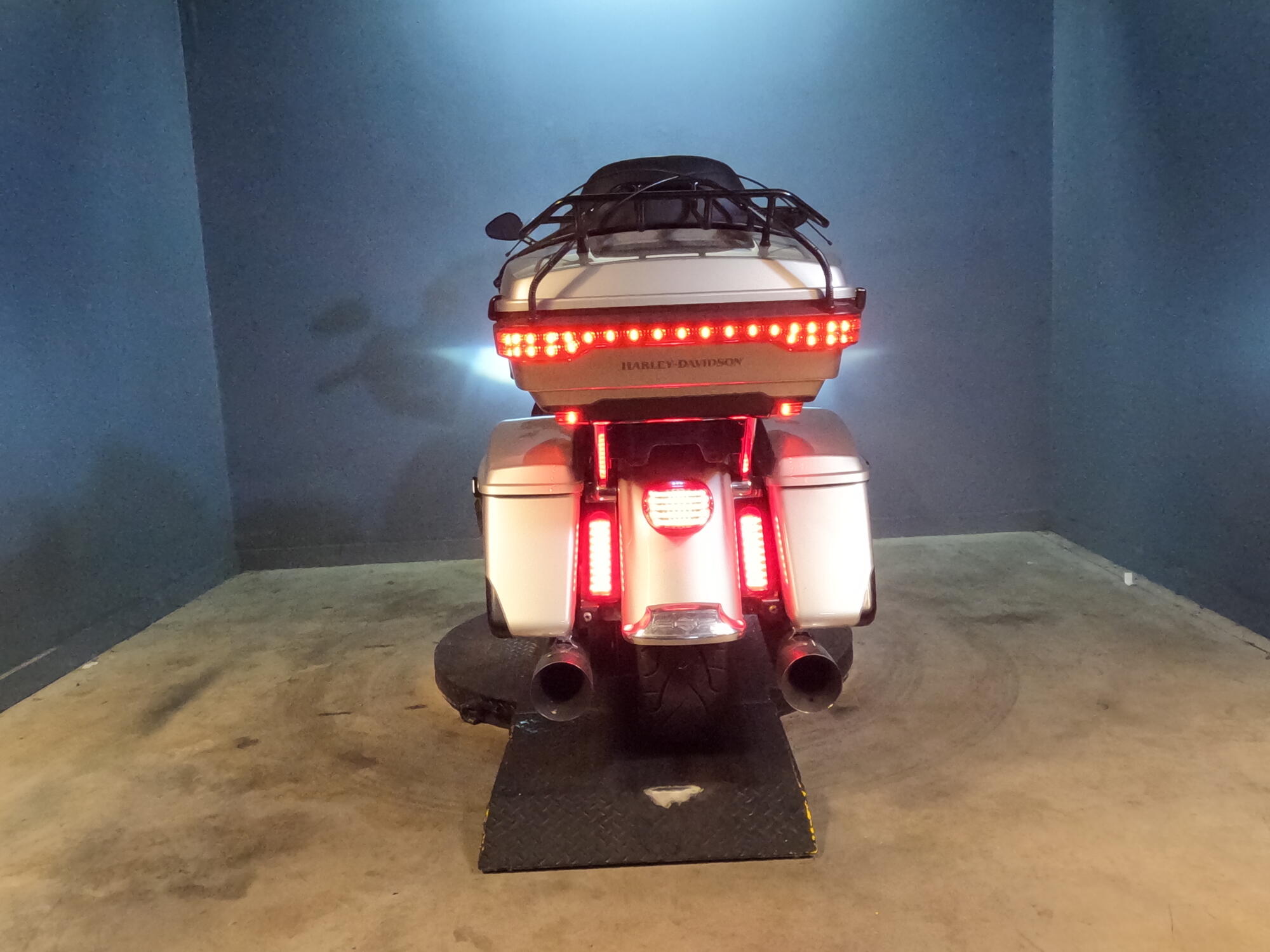 2018 Harley-Davidson® Electra Glide® Ultra Classic® FLHTCU, photo 12