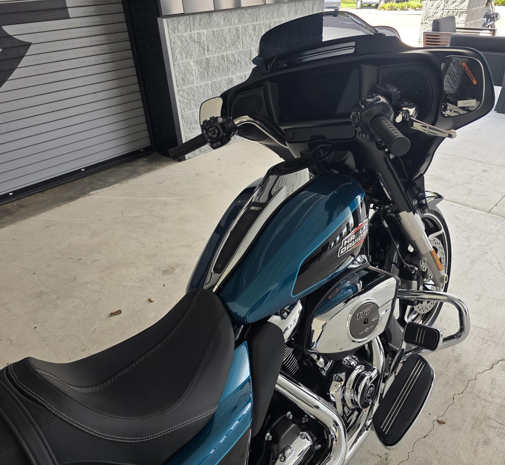 2026 Harley-Davidson® Street Glide® Teal Thunder / Vivid Black Chrome Trim, photo 7