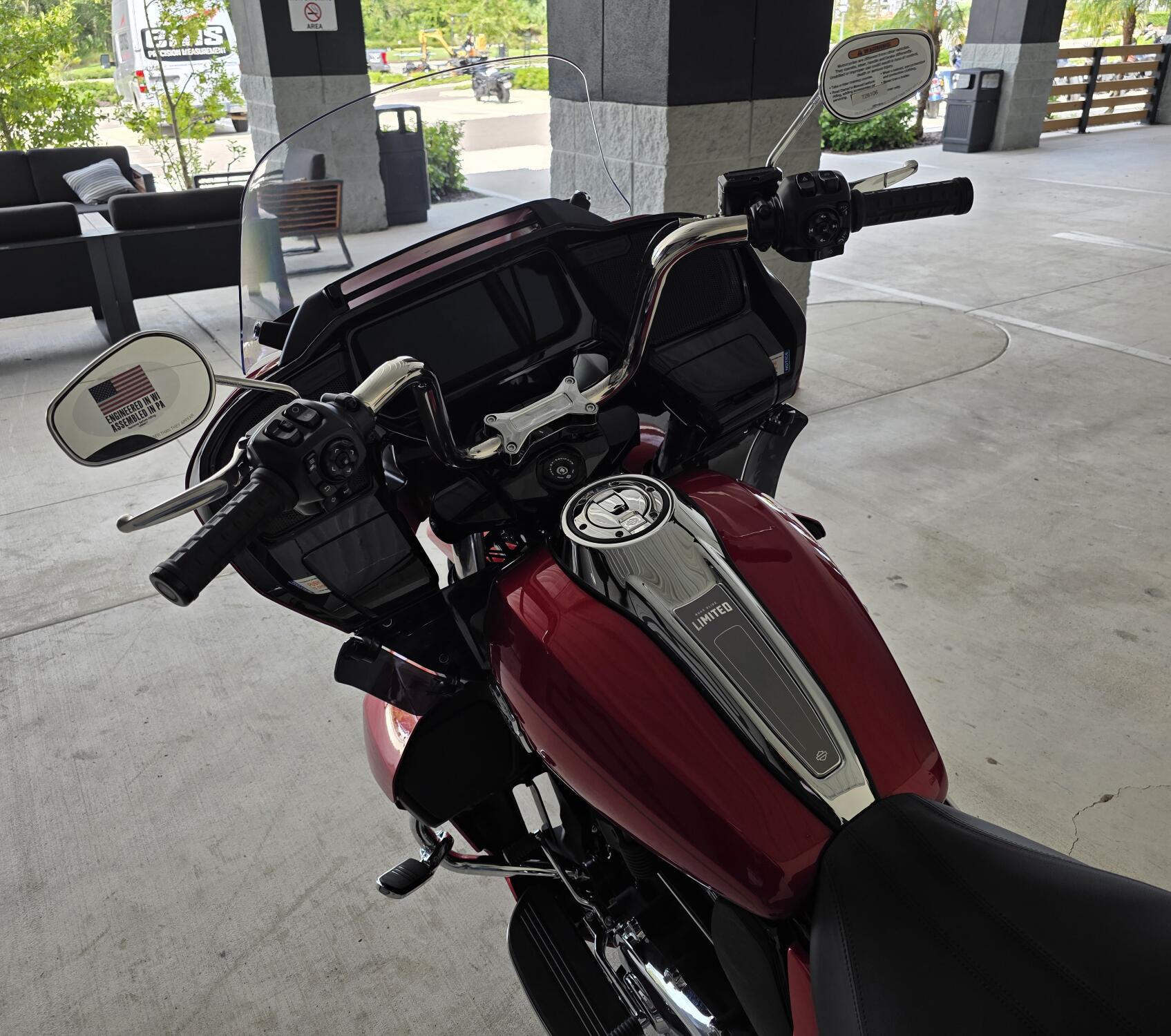 2026 Harley-Davidson® Road Glide Limited Brilliant Red Chrome Trim, photo 12