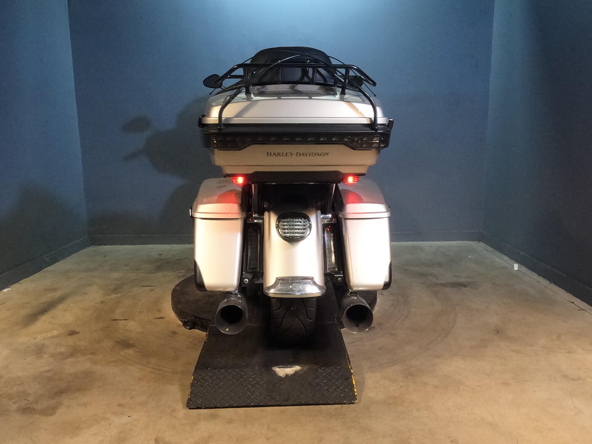 2018 Harley-Davidson® Electra Glide® Ultra Classic® FLHTCU, photo 3