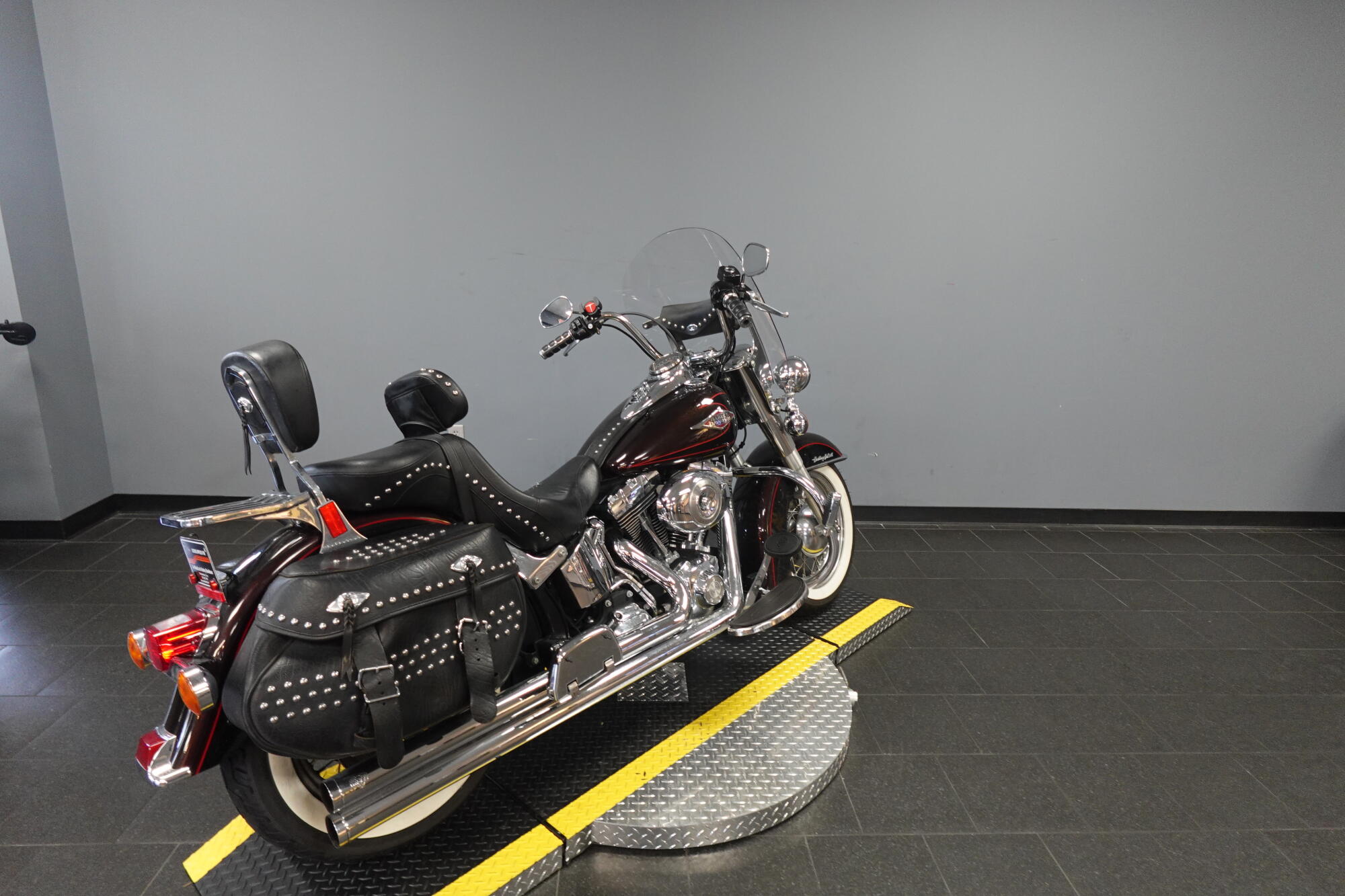 2011 Harley-Davidson® Heritage Softail® Classic FLSTC, photo 8
