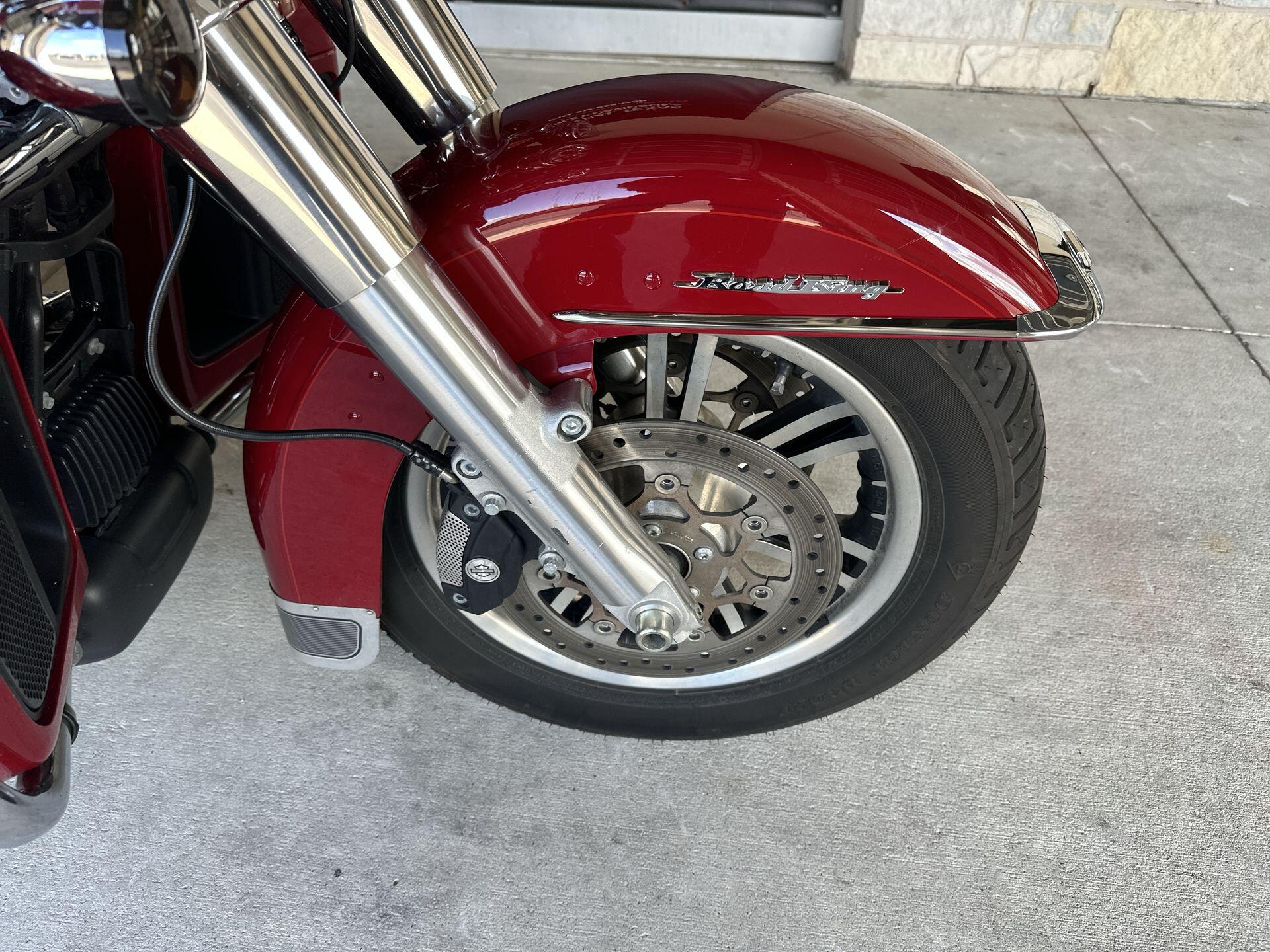 2021 Harley-Davidson® Tri Glide® Ultra FLHTCUTG, photo 12