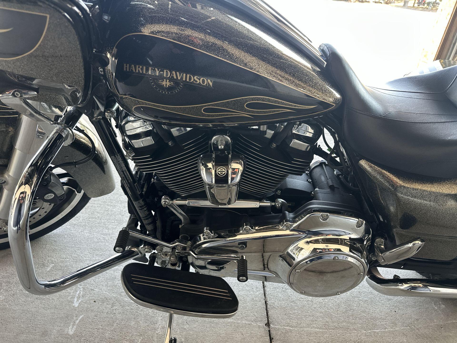 2017 Harley-Davidson® Road Glide® Special FLTRXS, photo 13