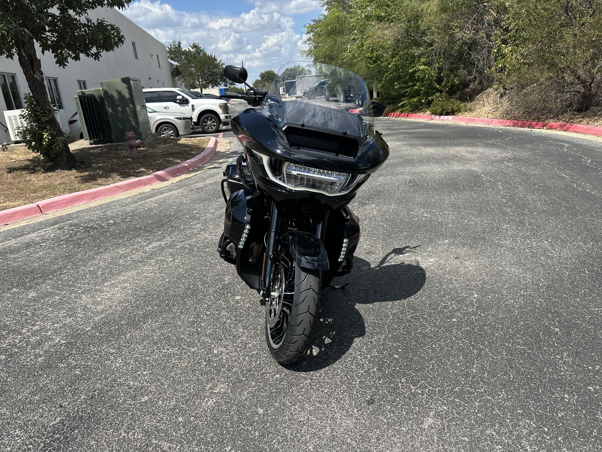 2026 Harley-Davidson® Road Glide Limited FLTRXL, photo 4