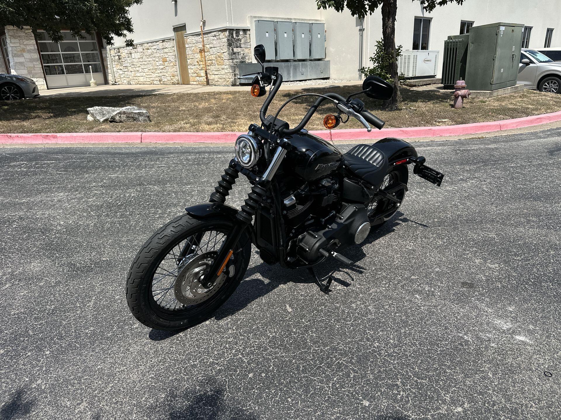 2020 Harley-Davidson® Street Bob® FXBB, photo 6