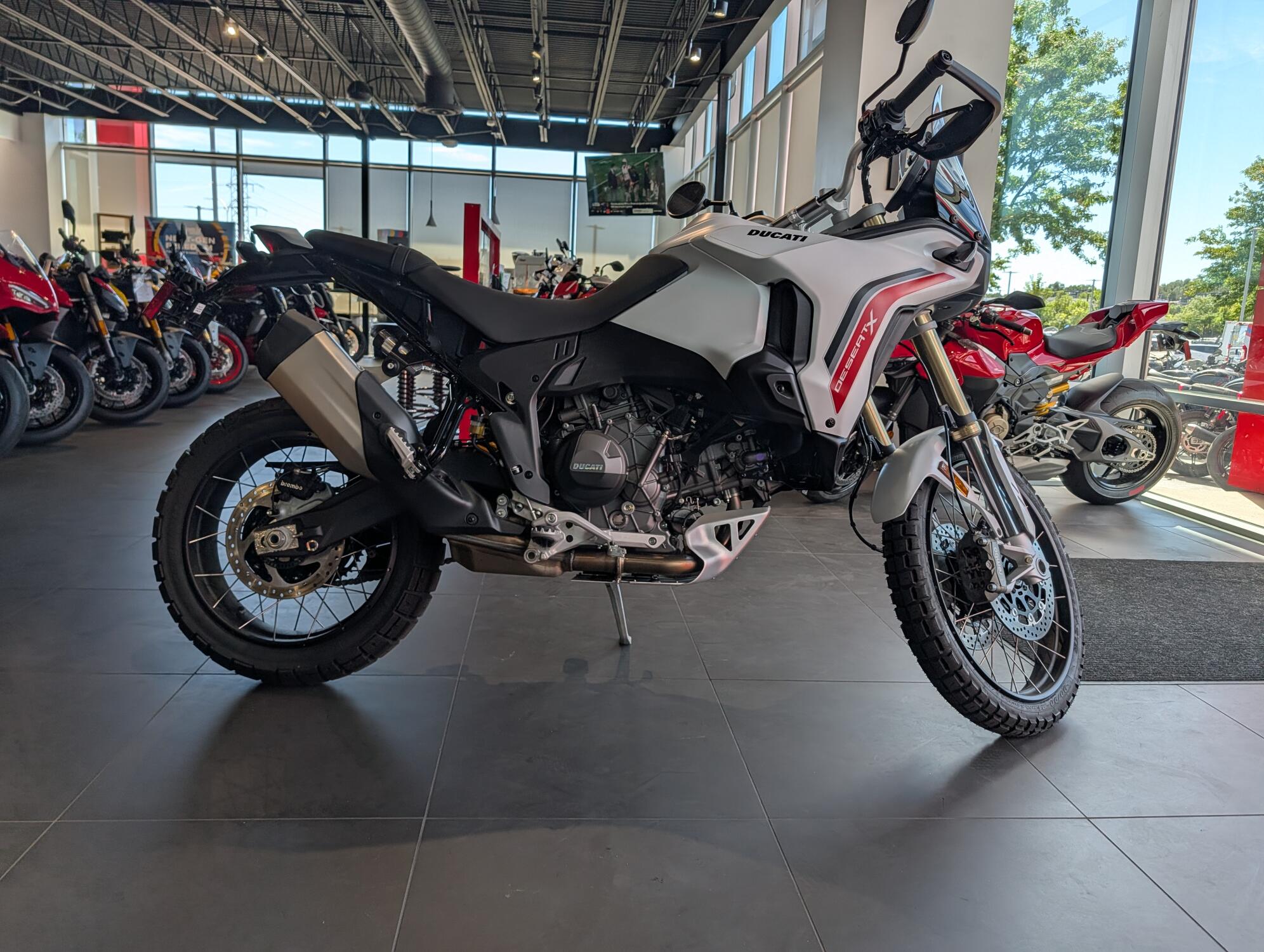 2026 Ducati DesertX V2, photo 2