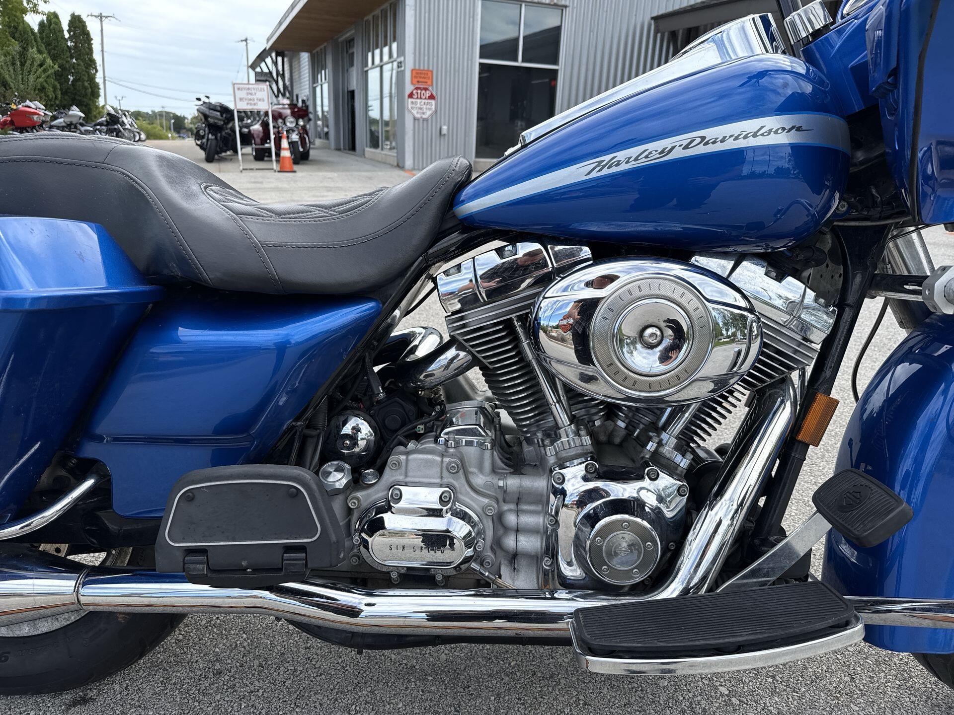 2007 Harley-Davidson® Road Glide® Pacific Blue Pearl, photo 12