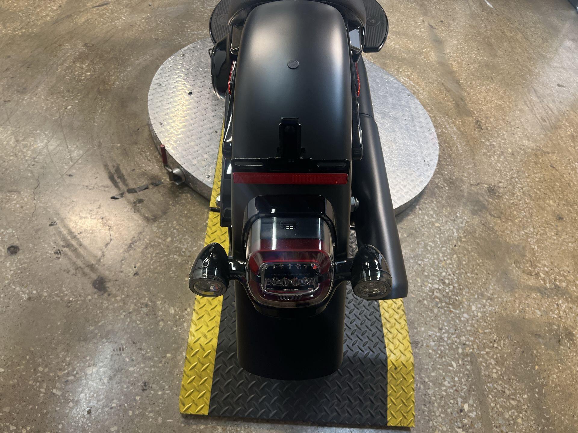 2026 Harley-Davidson® Deadwood™ FLHD, photo 19