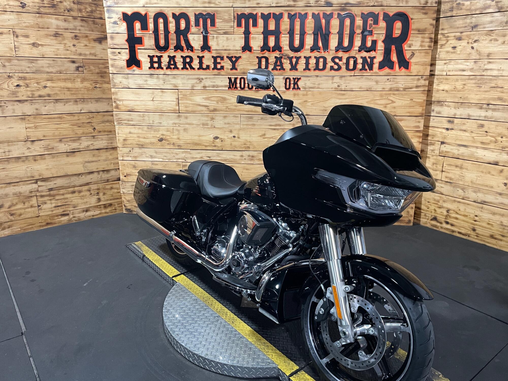 2026 Harley-Davidson® Road Glide® FLTRX, photo 4